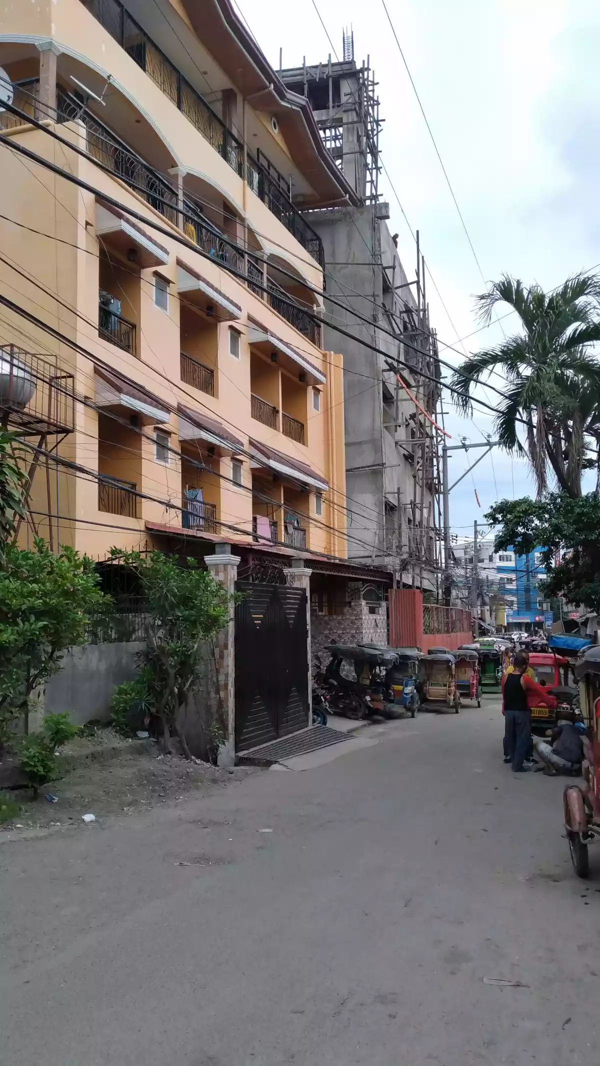 5 Story Building Apartment / PENTHOUSE — House and Lot in Cebu City, Cebu, Philippines — Photo 2