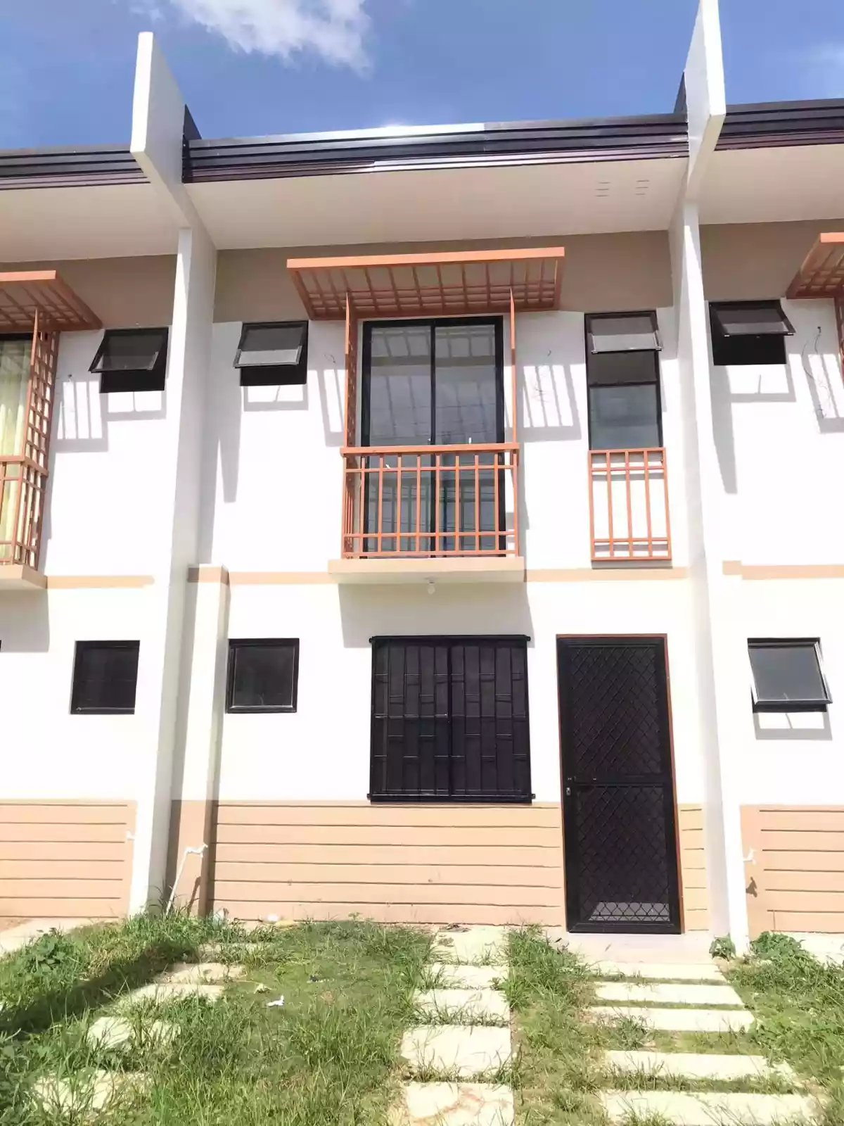 For Rent Two Storey Finished Townhouse Unit in Casamira South Langtad Naga Cebu — Townhouse in City of Naga, Cebu, Philippines — Photo 2