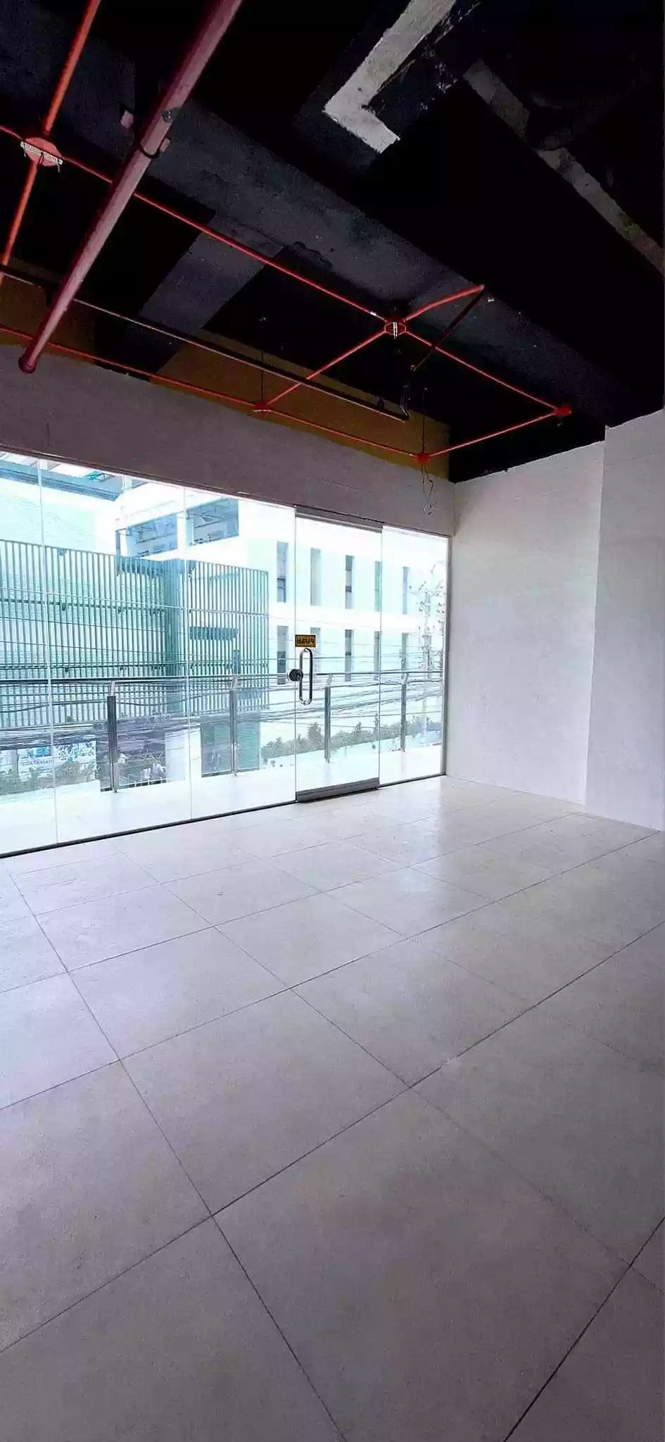 COMMERCIAL SPACE FOR RENT - photo 3