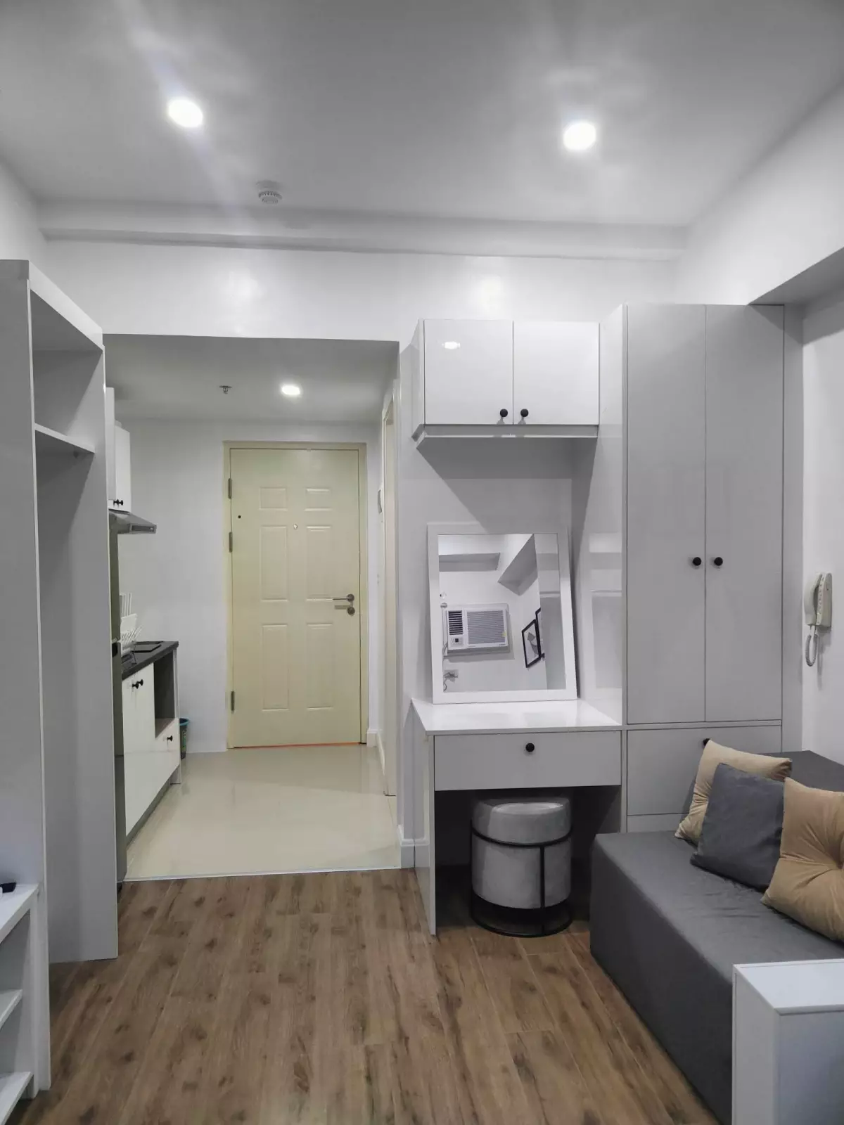 Fully Furnished Studio with Balcony Grand Residences Banilad Cebu City - photo 3