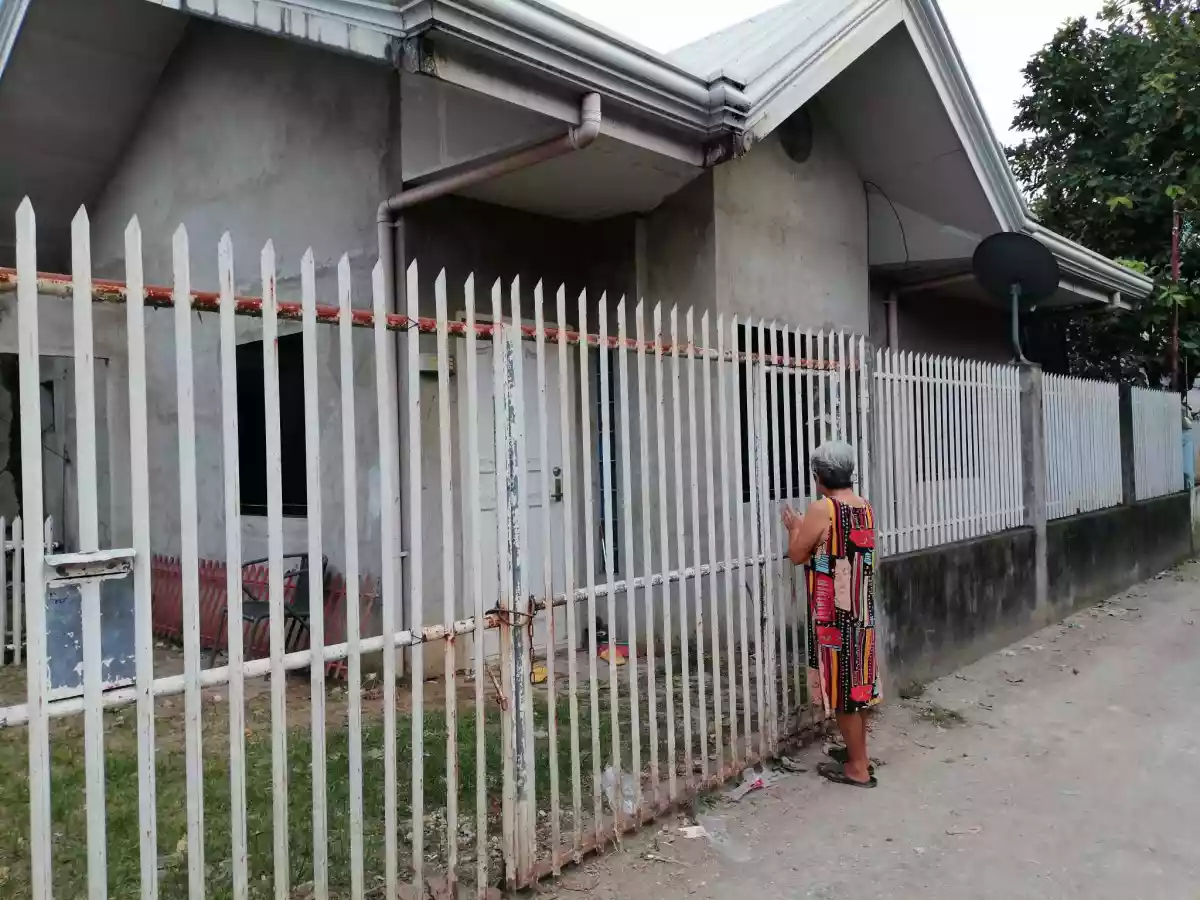 House and lot for sale in 1st Street Mansueto, Bulacao. - photo 2