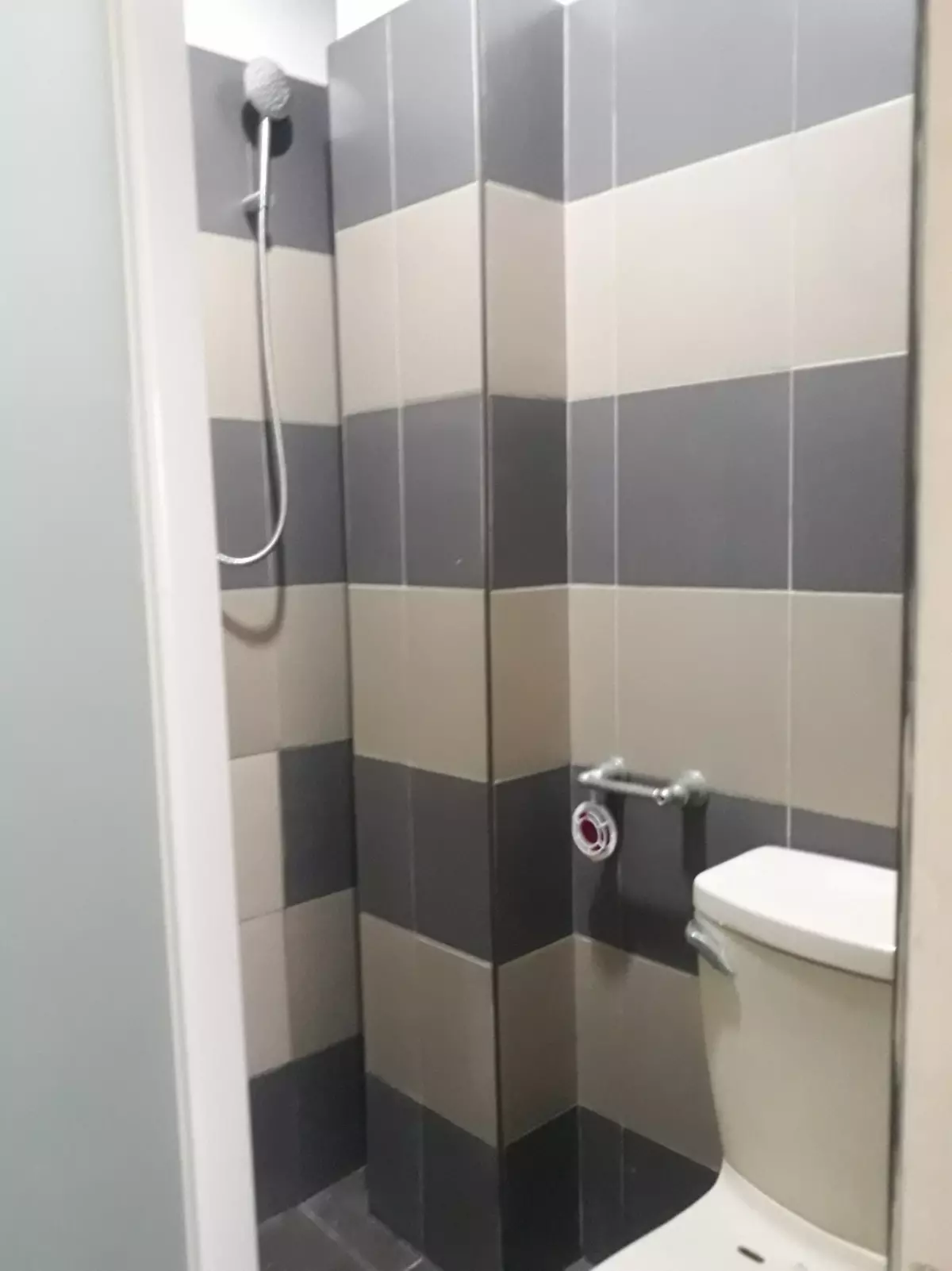  For Rent 3br apartment with roof deck  and parking  along AS Fortuna  St. Mandaue city Cebu - photo 4