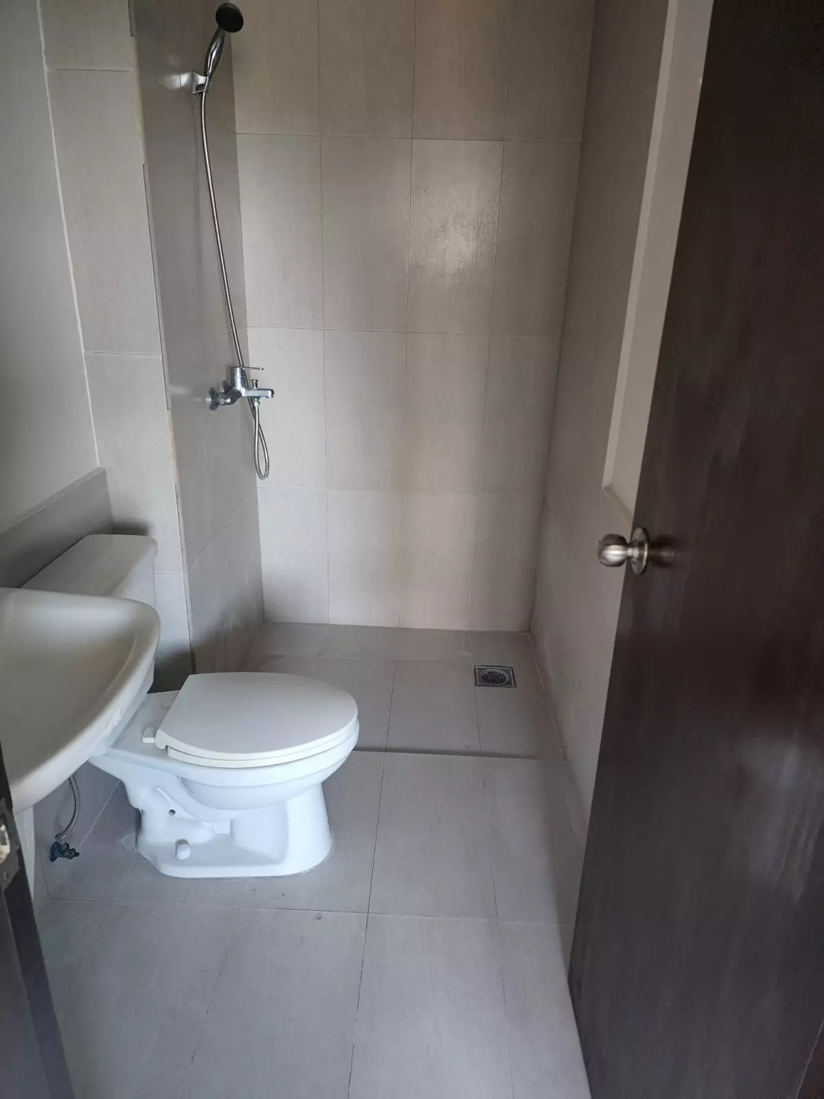 2 BEDROOM IN SPIANADA FOR SALE — 2 Bedrooms in Rahmann Street, Cebu City, Philippines — Photo 4