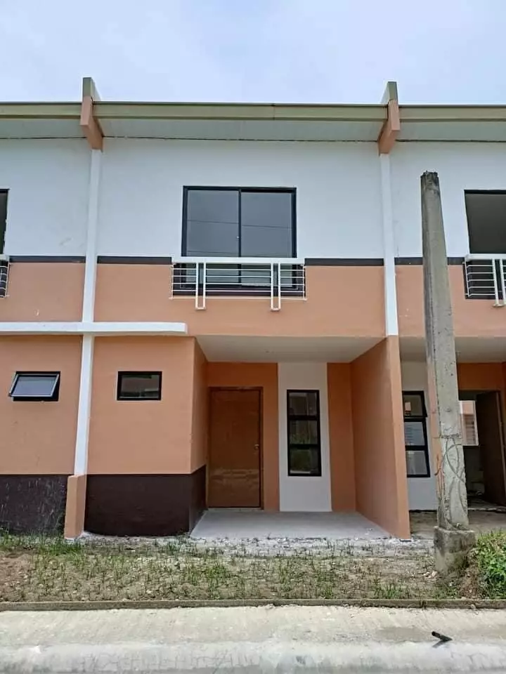 2 Storey Townhouse for Assume RFO