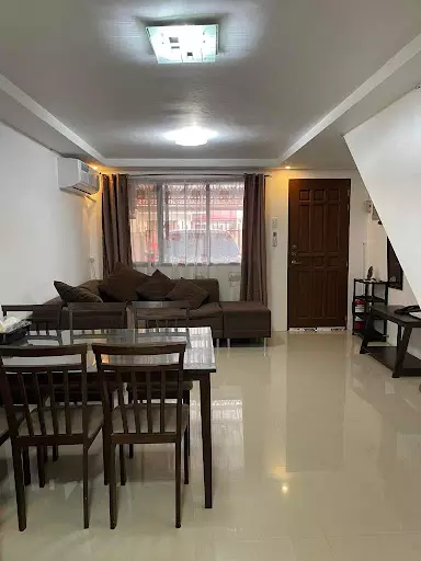 House for assume / House for Sale — Townhouse in Talisay, Cebu, Philippines — Photo 4