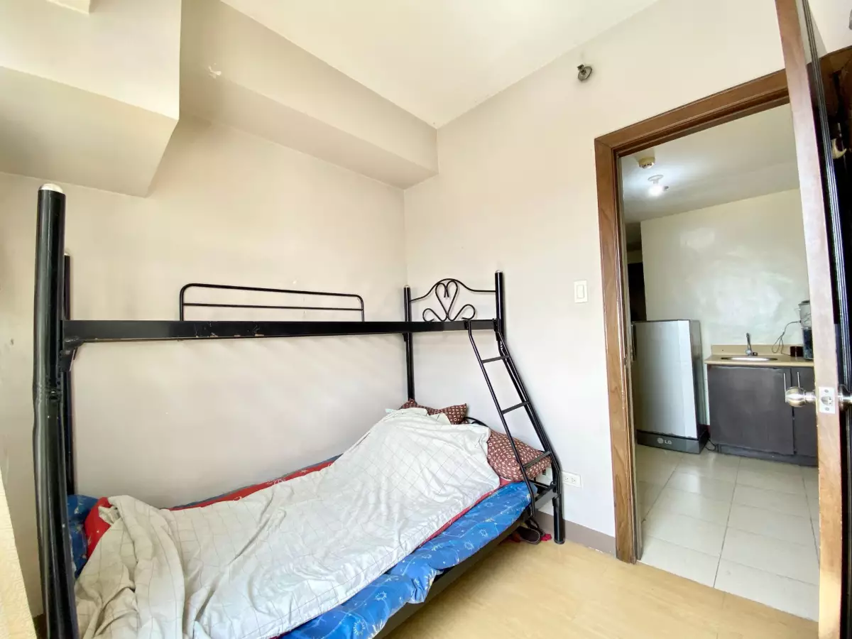 SEMI-FURNISHED 1BR UNIT FOR RENT at Ridgewood Towers - photo 3