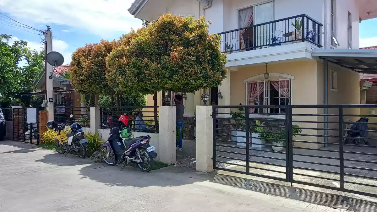 Semi furnished house and lot  - photo 3