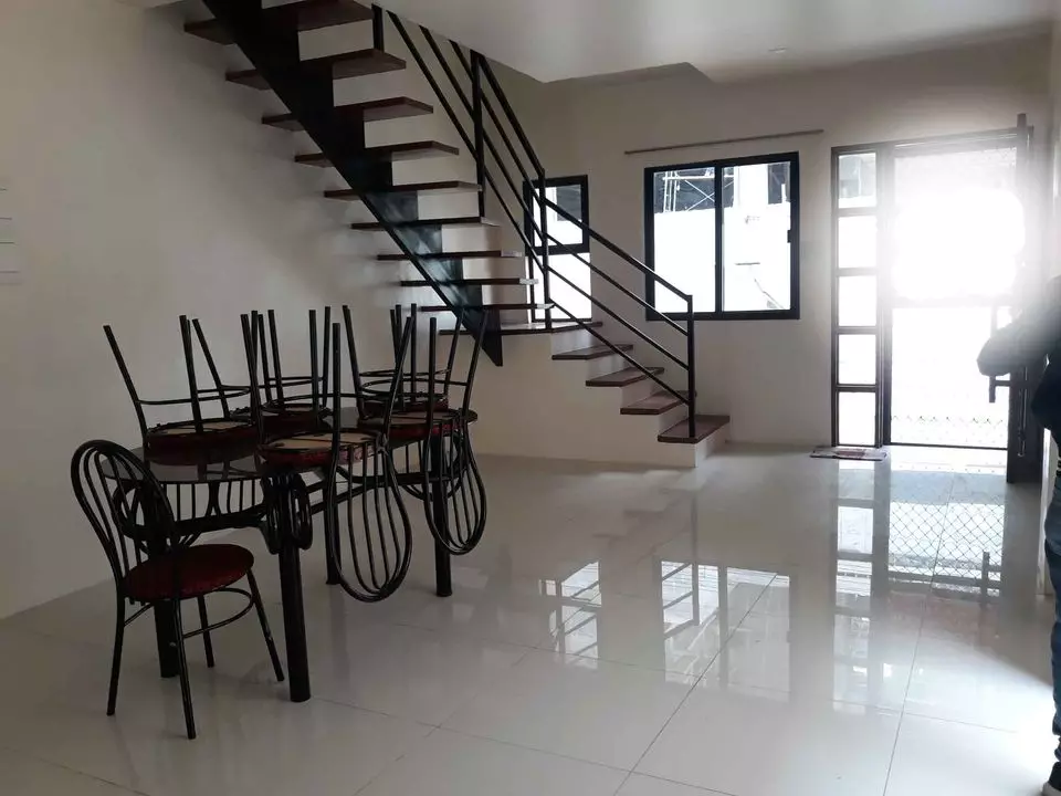 For rent 5bedrooms brand new House and Lot in Canduman Mandaue near  Ateneo De Cebu - photo 2