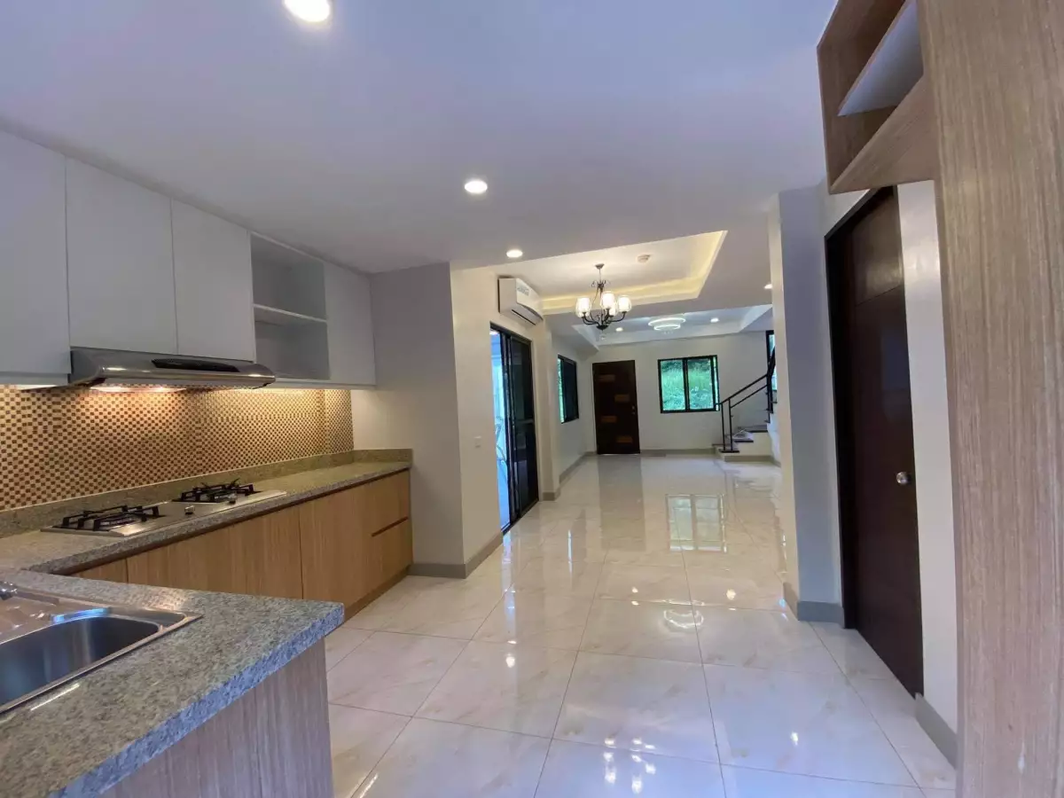 Open photo 11 of 11 — House and Lot 
