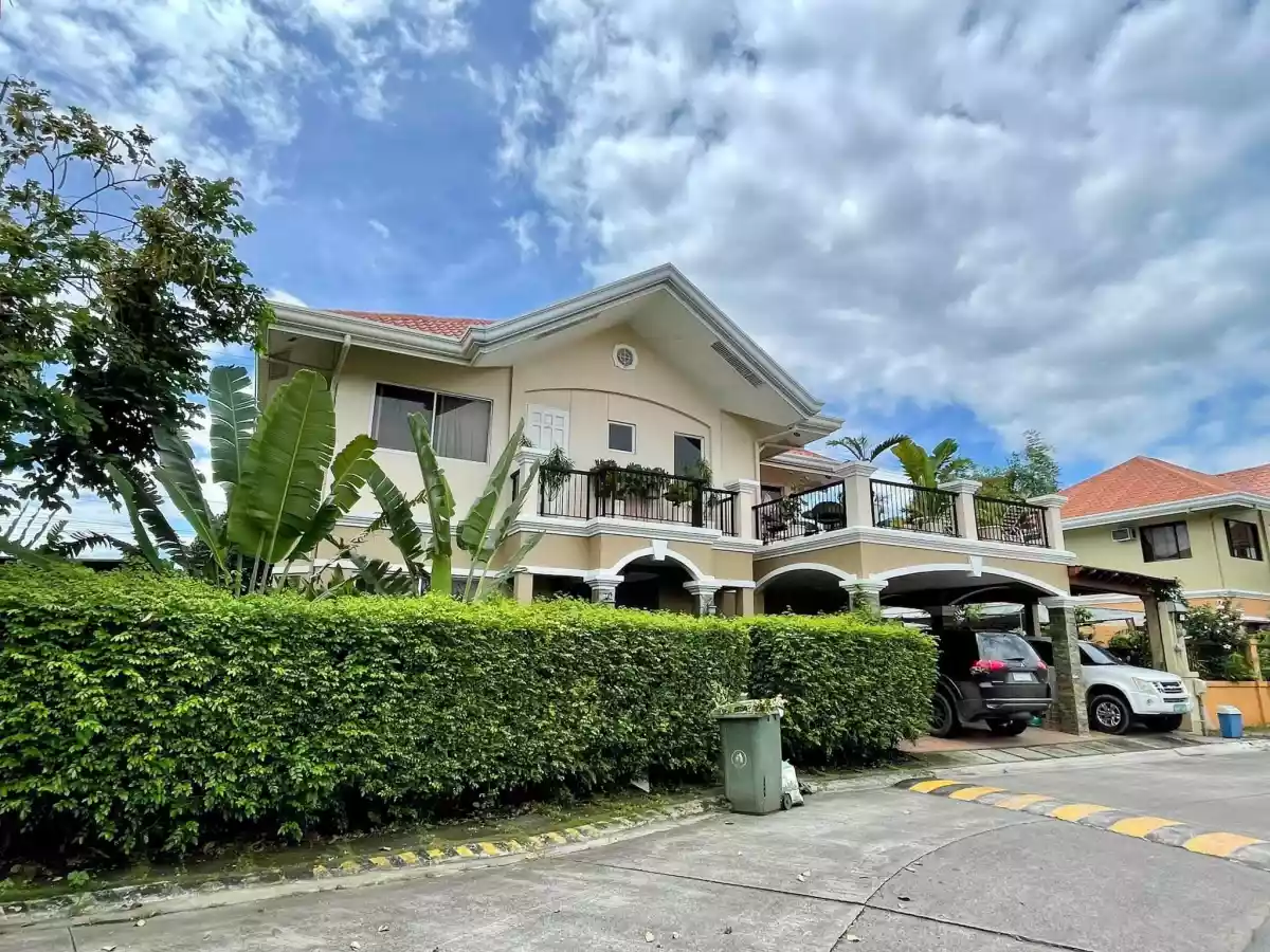Big area House and Lot Single Detached For Sale Semi Furnished - photo 2