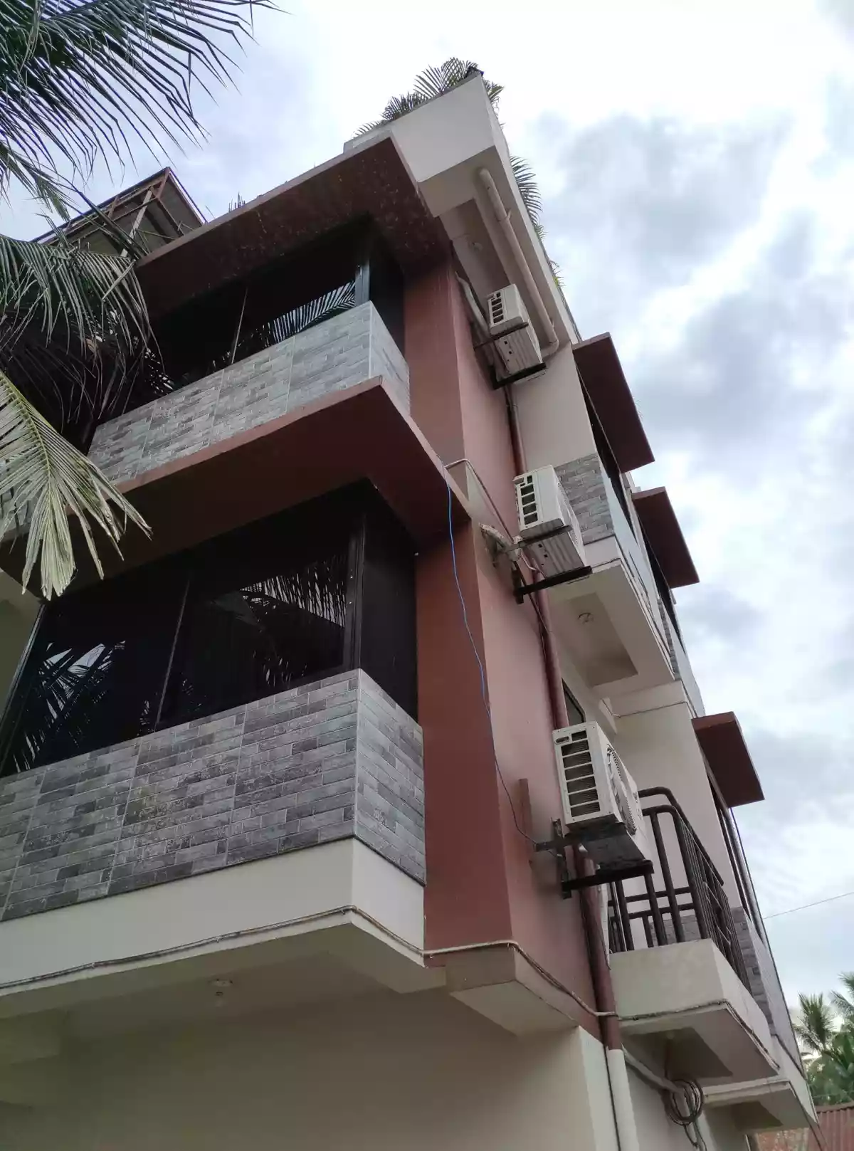 RUSH SALE 3-STOREY 6 BEDROOM HOUSE AND LOT WITH ROOF DECK, MOUNTAIN VIEW, PROVISION FOR EXPANSION!!! - photo 2