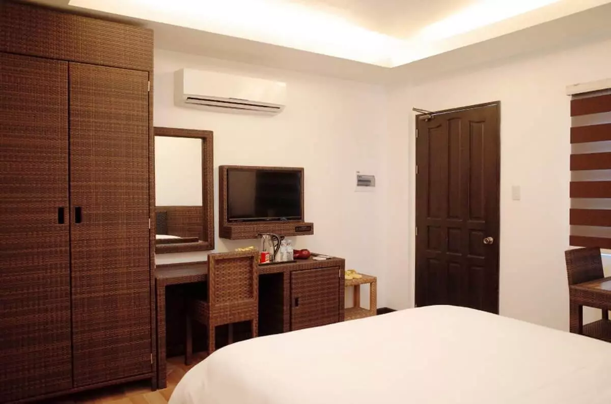 Open photo 19 of 21 — SACRIFICE SALE KOREAN HOTEL W/ POOL 24 ROOMS IN BANKAL, LAPU-LAPU