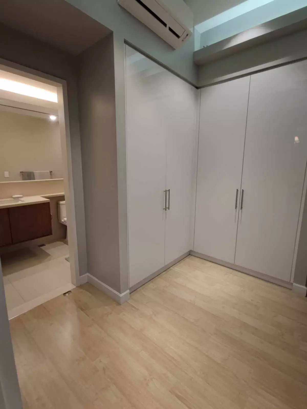 2 Bedroom corner  unit  at 38 park for assume  - photo 3