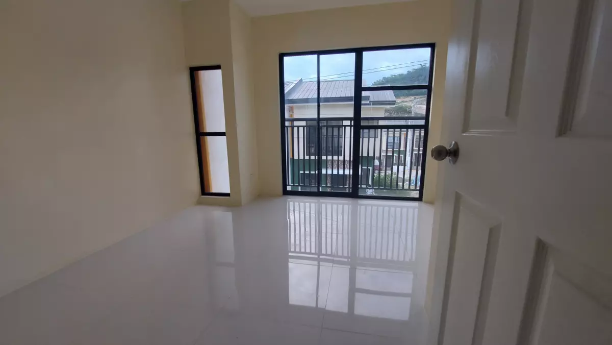 House and lot for assume - photo 3