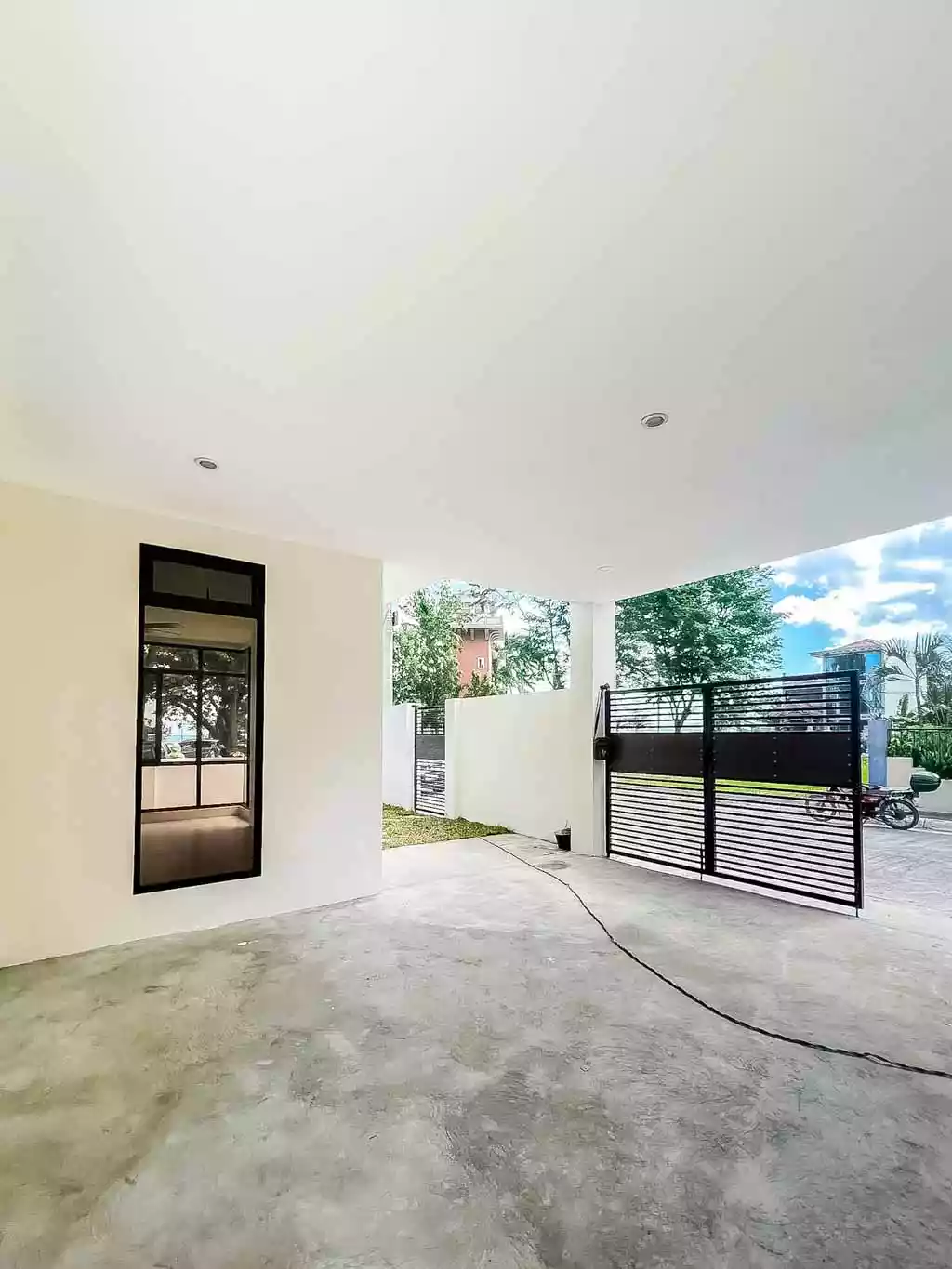 NEWLY BUILT 4 BEDROOM HOUSE FOR SALE IN CORONA DELMAR - photo 3