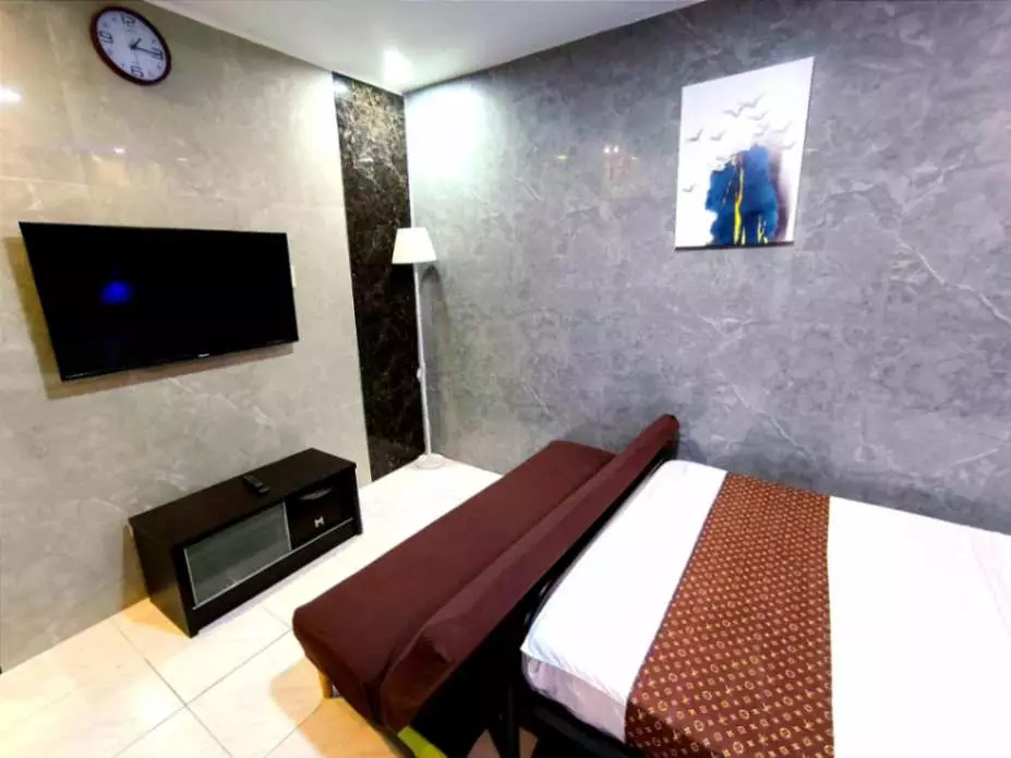 Open photo 22 of 31 — For Sale: House & Lot in Amadeo-Tagaytay – Staycation-Ready with Resort Feel