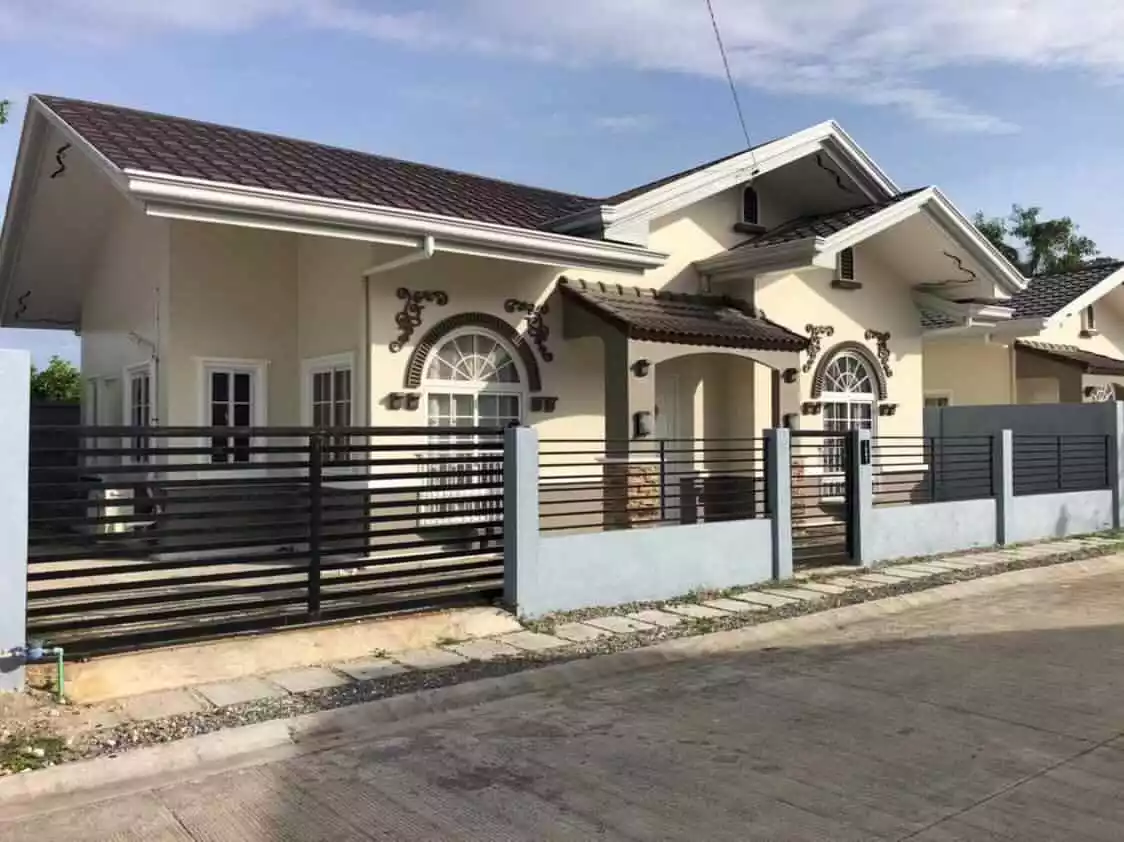 HOUSE & LOT FOR LEASE