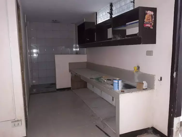 Open photo 12 of 13 — For rent Gated  5 bedrooms unfurnished house  with big parking space in Talamban cebu city near Ateneo De Cebu