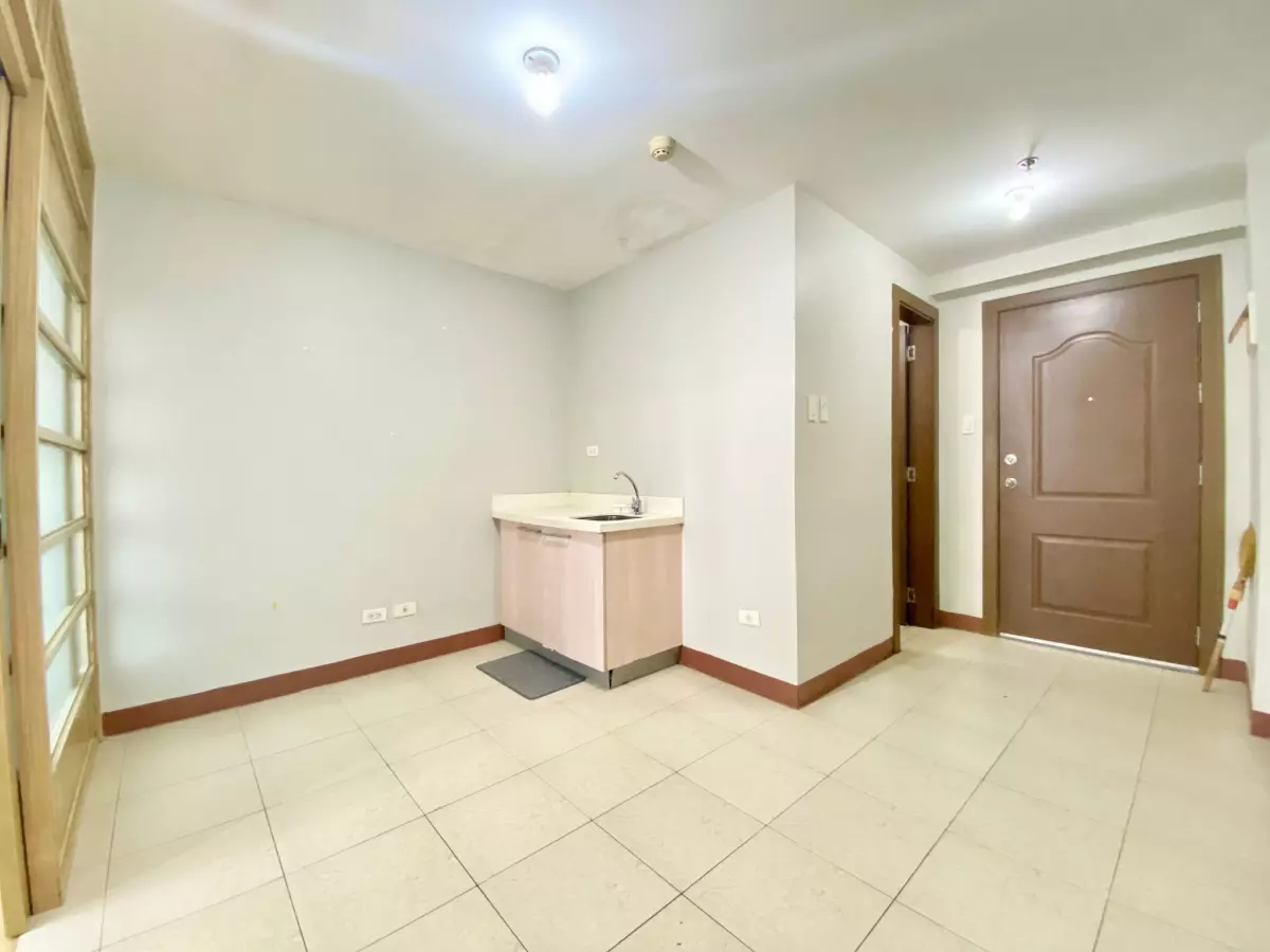 SUPERIOR 1BR UNIT FOR LEASE AND SALE at Ridgewood Towers  