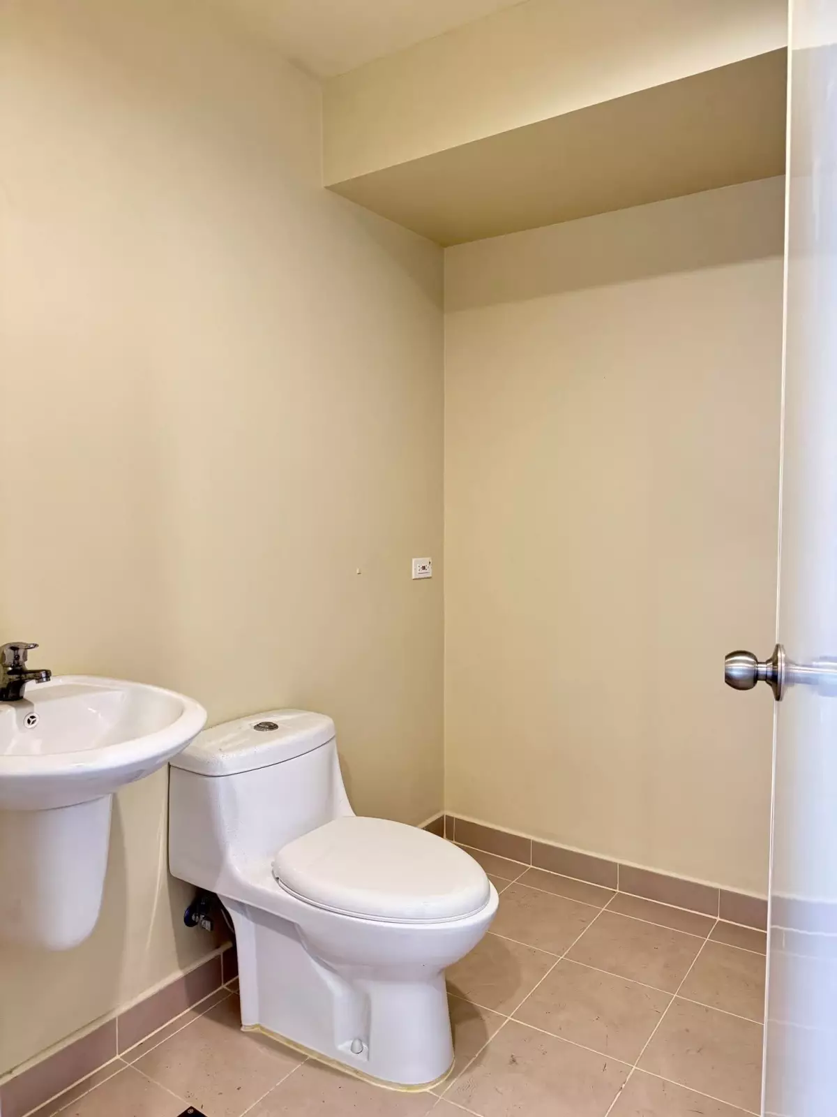 1 Bedroom for Sale at AVIDA (corner unit) — 1 Bedroom in Lahug, Cebu City, Cebu — Photo 7