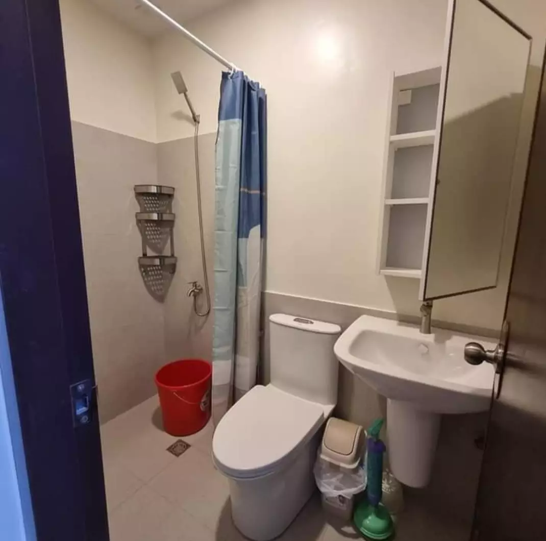 The median — Studio in La Guardia Extension, Cebu City, Cebu — Photo 6