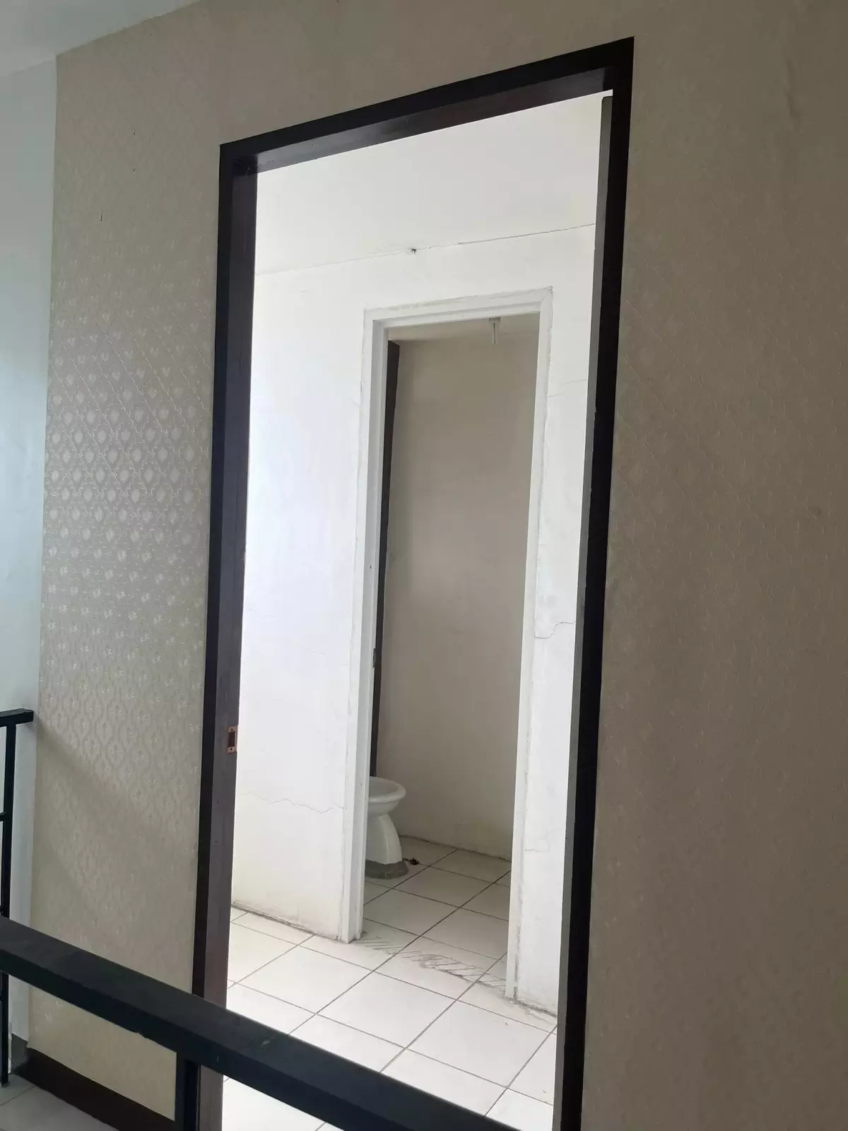 Open photo 11 of 17 — 3 STOREY COMMERCIAL BUILDING  FOR SALE