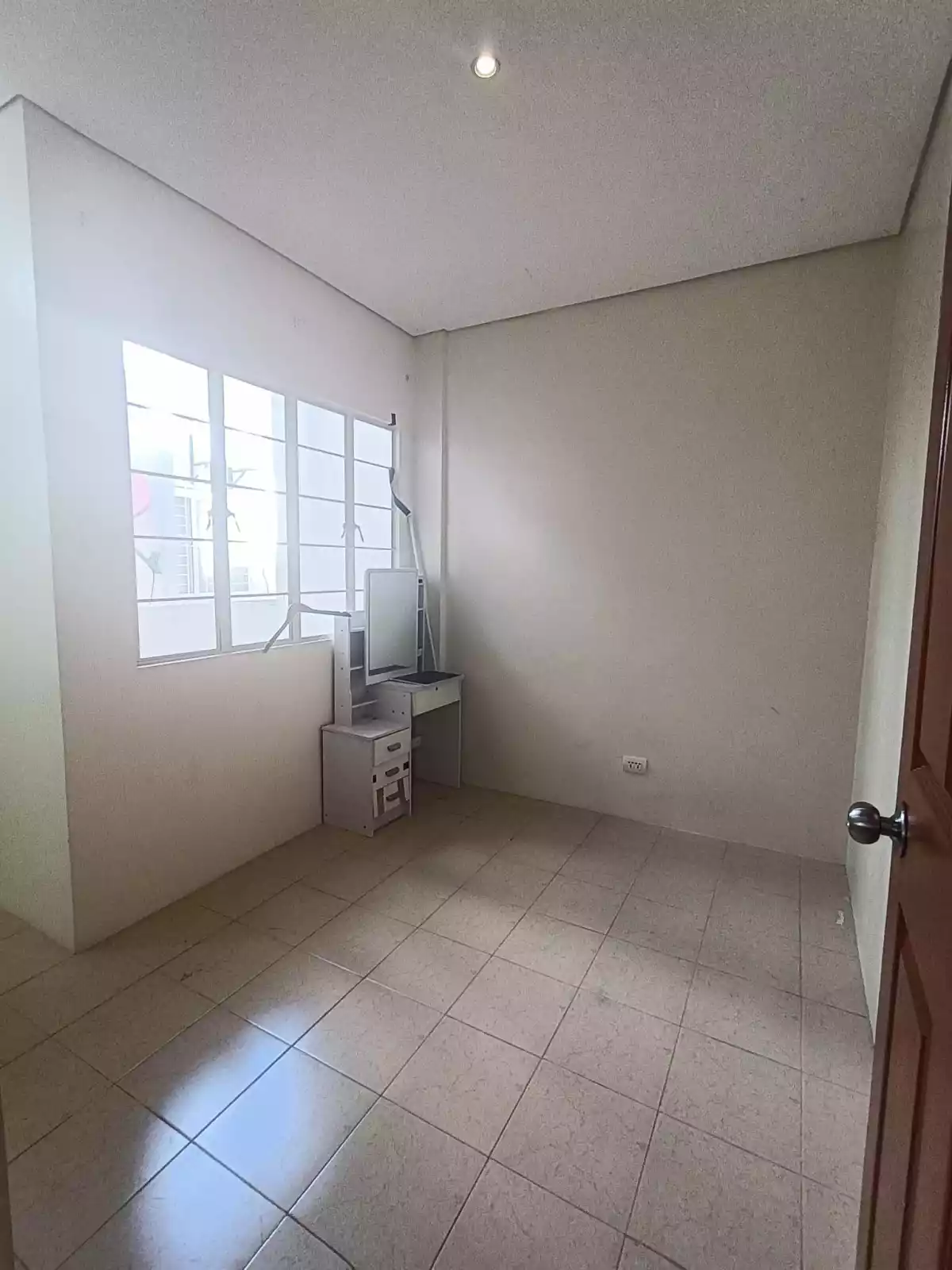 Open photo 14 of 16 — BAYSWATER TALISAY ASSUME