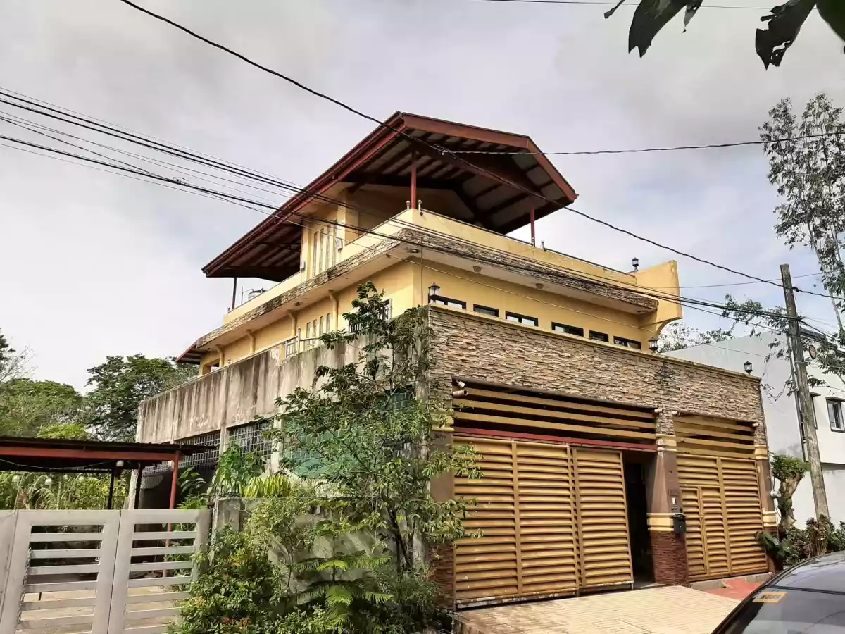 THREE STOREY 4 BEDROOMS 8 CAR GARAGE HOUSE & LOT INSIDE AN EXECUTIVE VILLAGE IN DASMA CAVITE NEAR SM DASMA - photo 4