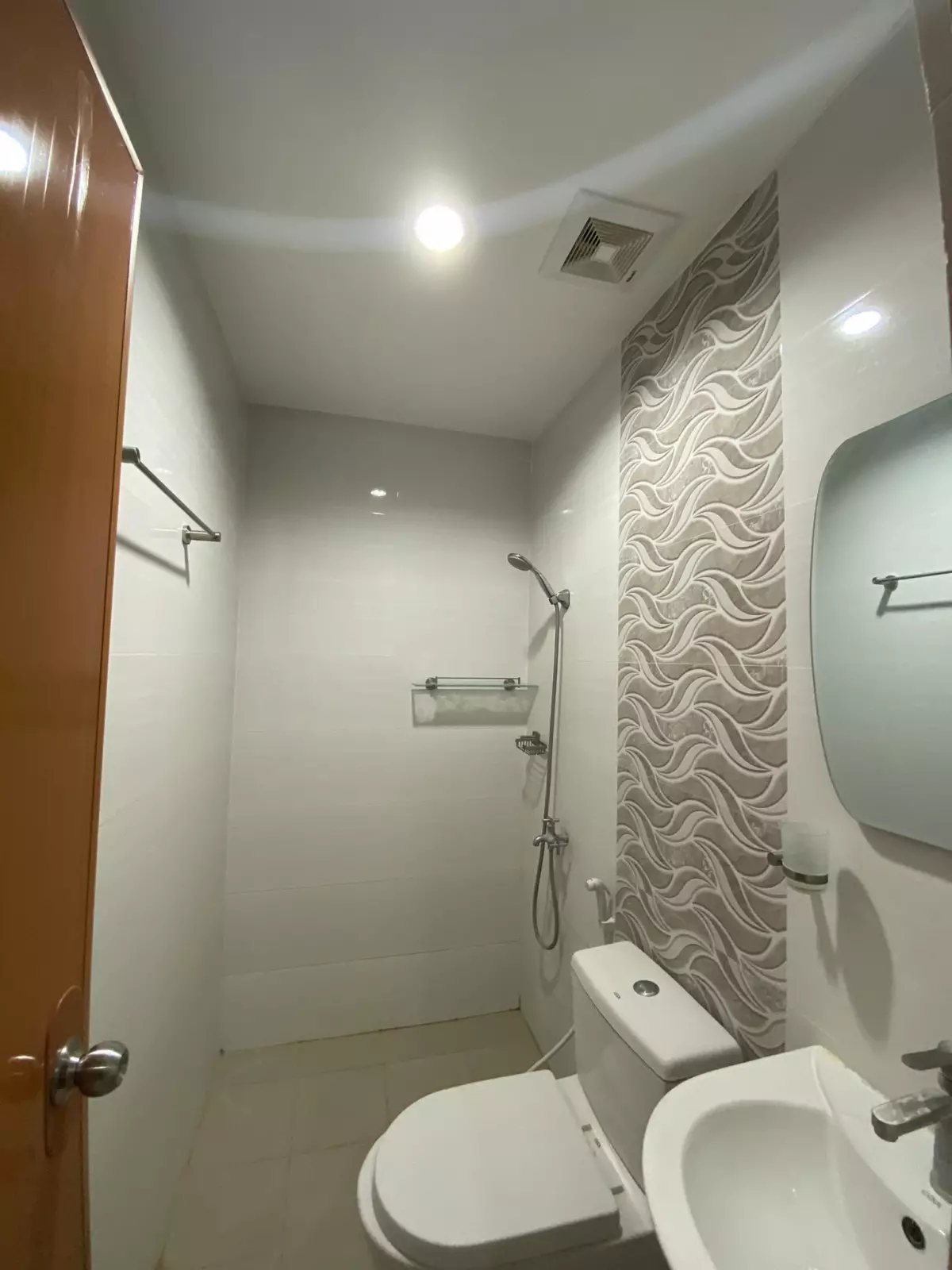 FOR SALE: 3 BEDROOM HOUSE IN BANILAD — Townhouse in Old Bonifacio St, Cebu City, Cebu — Photo 3