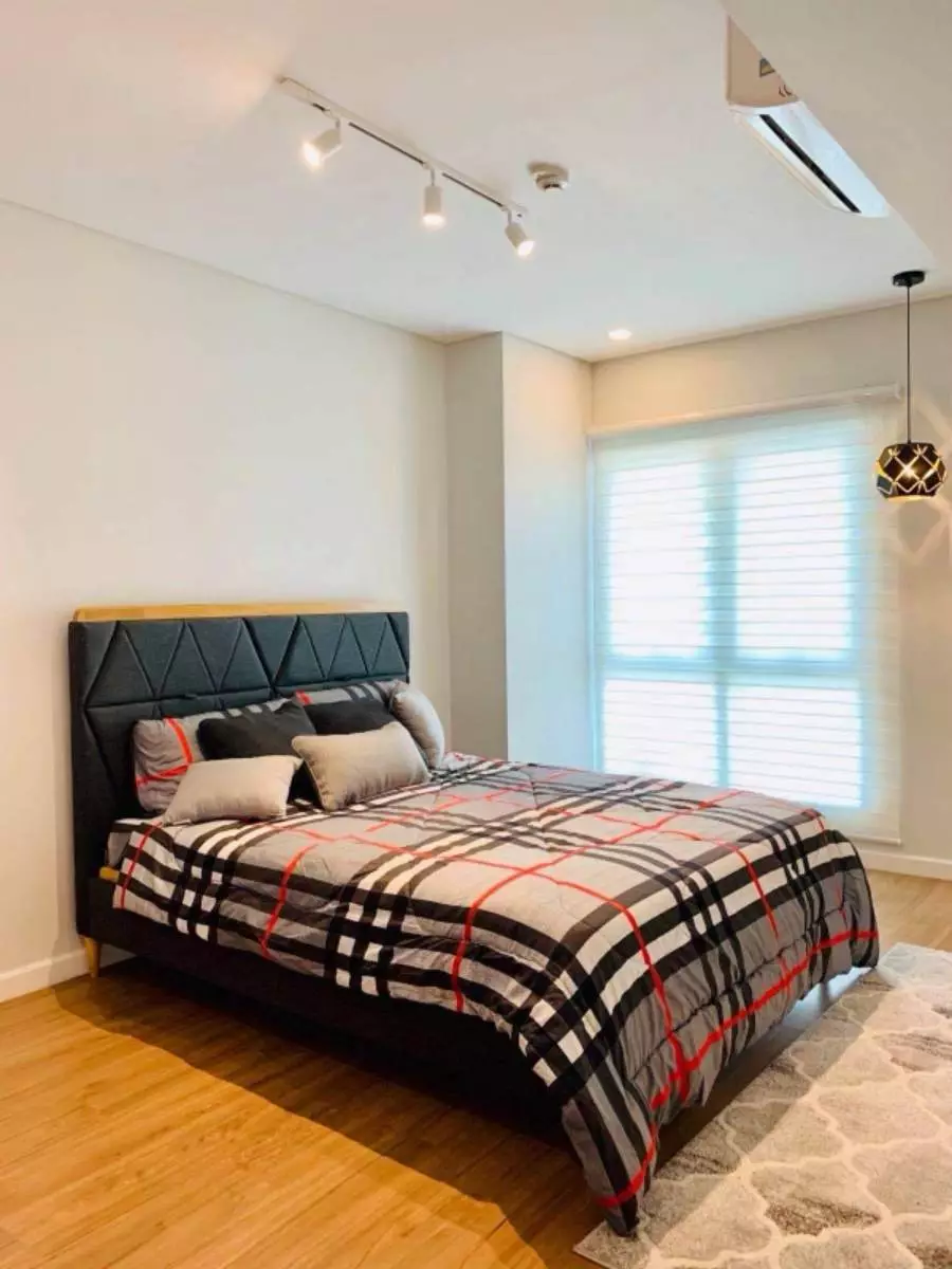 1 HUGE BEDROOM FOR SALE at Two Serendra, BGC — 1 Bedroom in McKinley Parkway, Taguig, Metro Manila — Photo 2