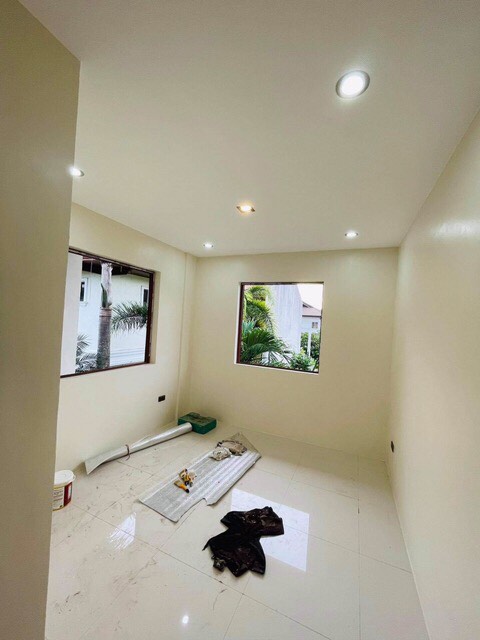 Open photo 12 of 14 — Palisades Bacolod