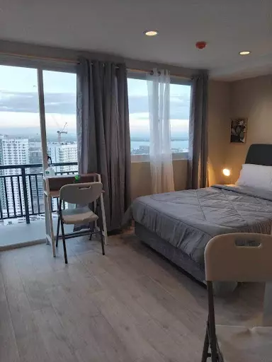 Cityscape Grand Tower 25k/month Studio with Balcony — Studio in Archbishop Reyes Avenue, Cebu City, Cebu — Photo 2