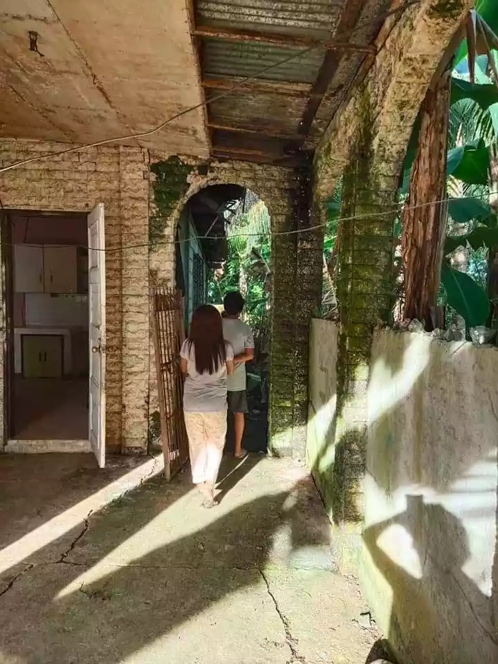 HOUSE & LOT - photo 2