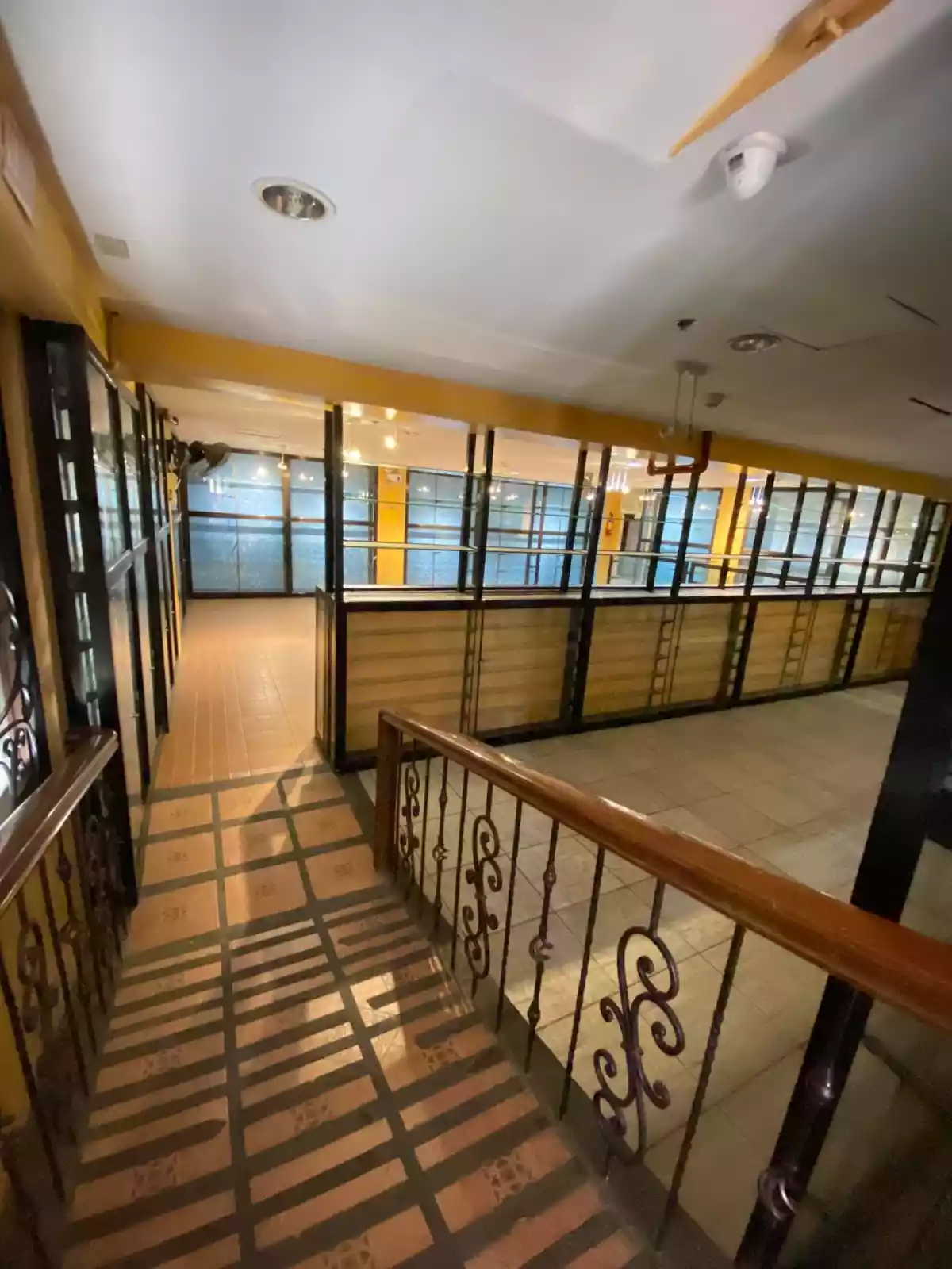 HOTEL BUILDING IN A PRIME LOCATION FOR RENT — Building in Cebu City, Cebu, Philippines — Photo 4
