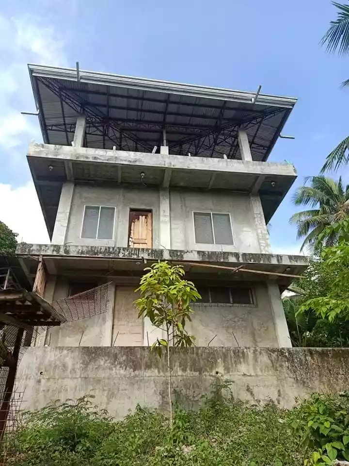 1,048 SQ.M LOT AND 3 STOREY UNFINISHED HOUSE & LOT FOR SALE IN NORTH POBLACION, SAN FERNANDO, CEBU - photo 2