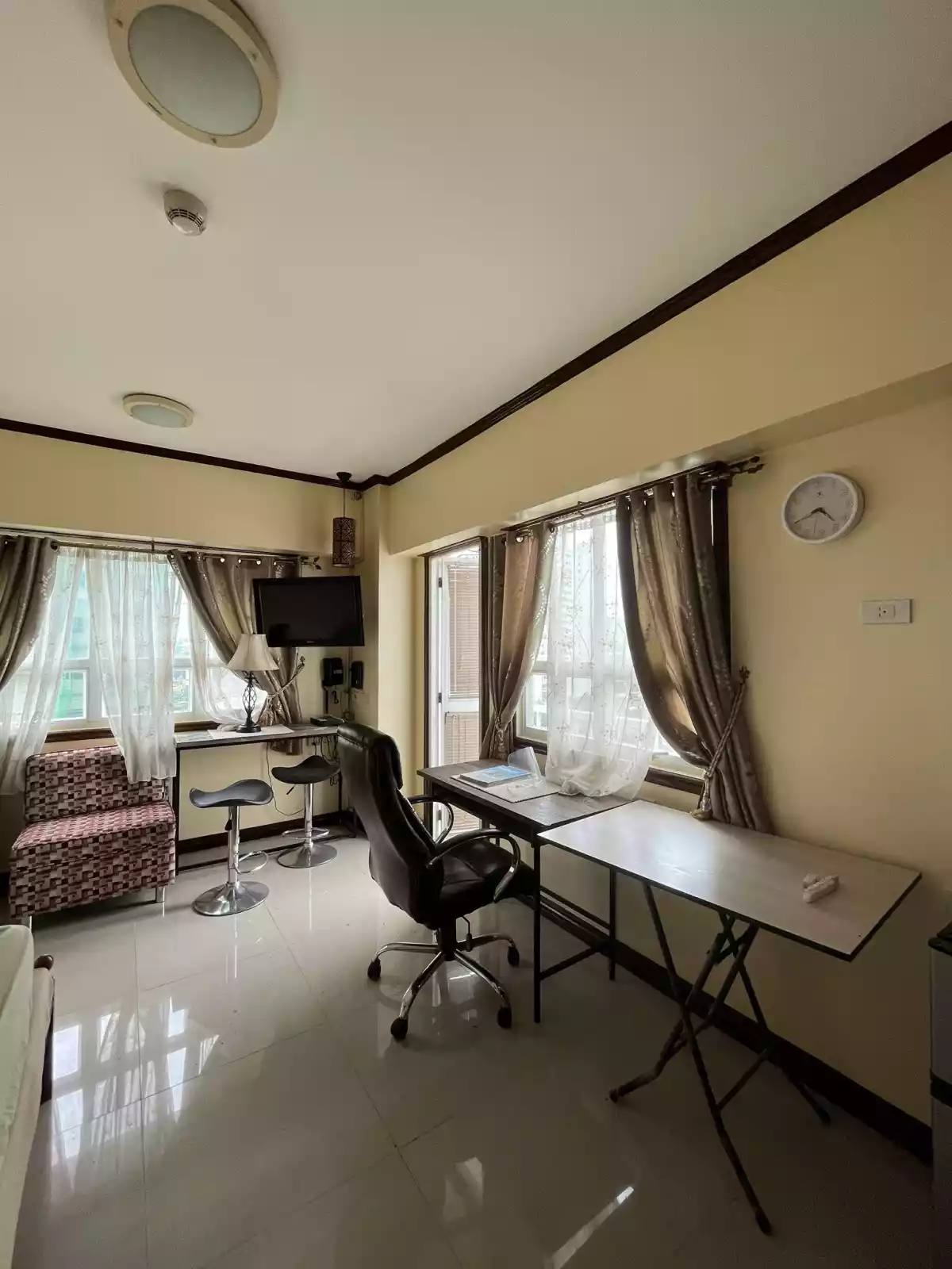 Corner Studio with balcony and parking for sale near Cebu IT Park — Studio in Salinas Drive, Cebu City, Central Visayas — Photo 4
