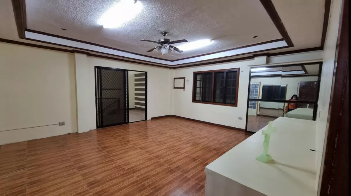 OFFICE WITH 6 ROOMS — Building in Cagayan de Oro, Misamis Oriental, Philippines — Photo 2