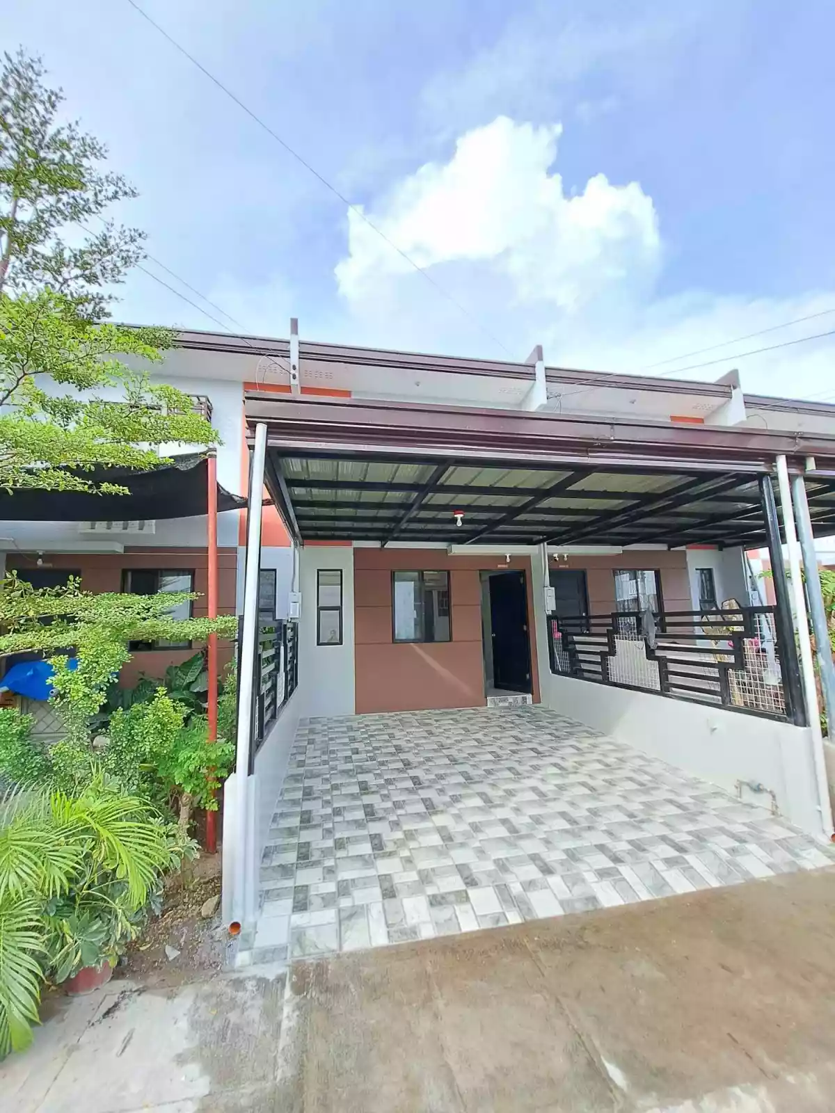 House & Lot in Tierra Nava Carcar