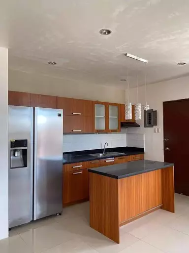 4BR House in Mandaue with 2 Carpark — House and Lot in Mandaue City, Cebu, Philippines — Photo 3