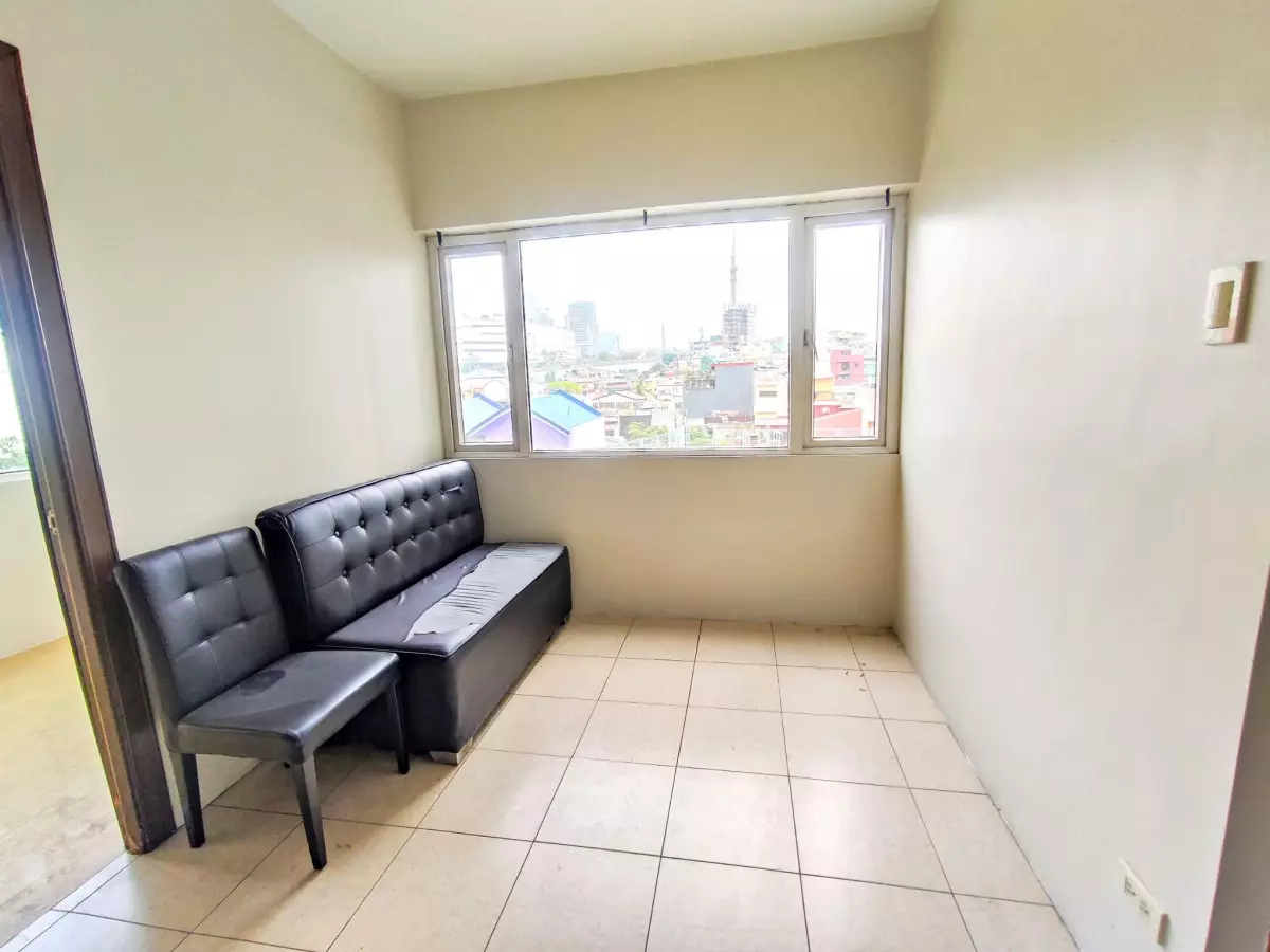 2BR CORNER UNIT FOR SALE at Ridgewood Towers   - photo 4