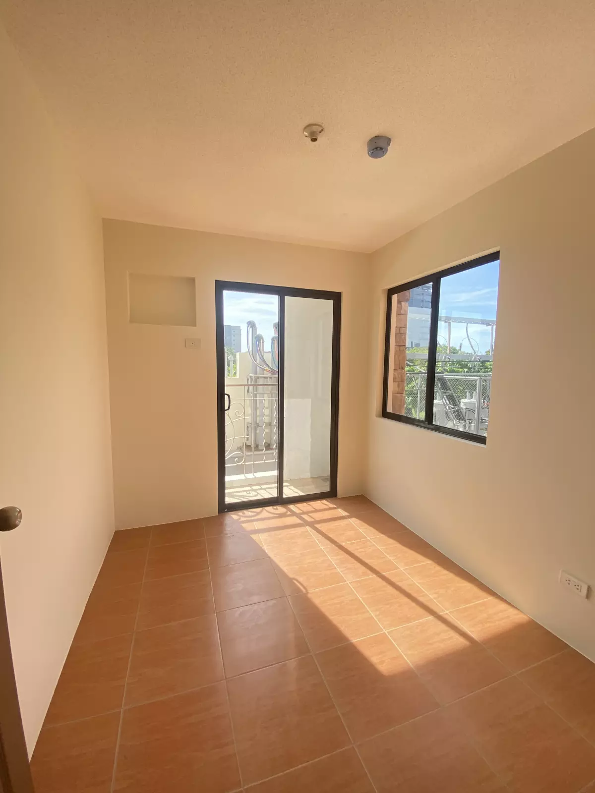2-Bedroom Unfurnished for RENT — 2 Bedrooms in Pres. Magsaysay Street, Cebu City, Philippines — Photo 2