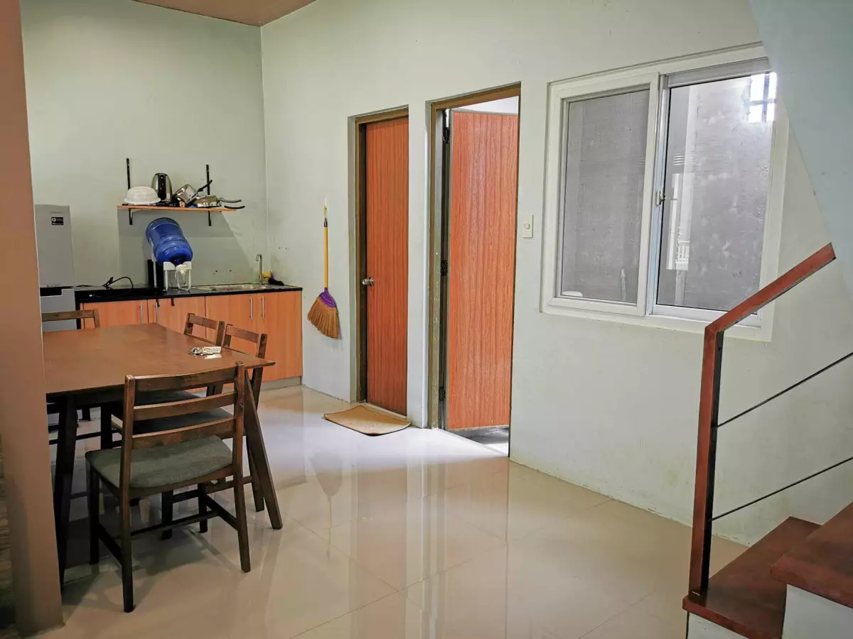 Open photo 13 of 31 — Fully Furnished Townhouse inside Subdivision near Mactan Newtown for Sale