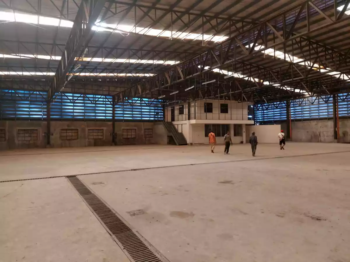 BIG WAREHOUSE FOR RENT — Warehouse in Araneta Avenue, Bacolod, Negros Occidental — Photo 4