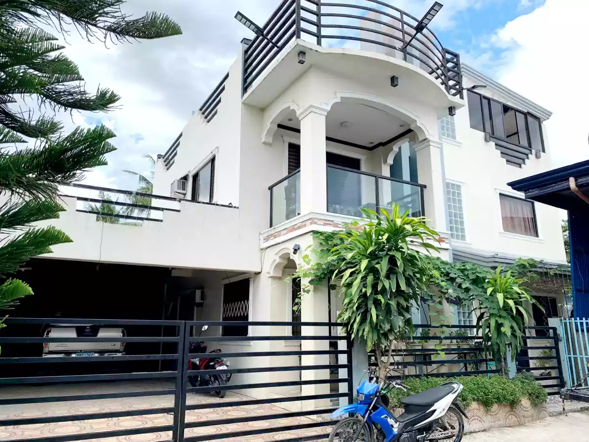 House and lot for Sale with Income-Generating warehouse&apartments 