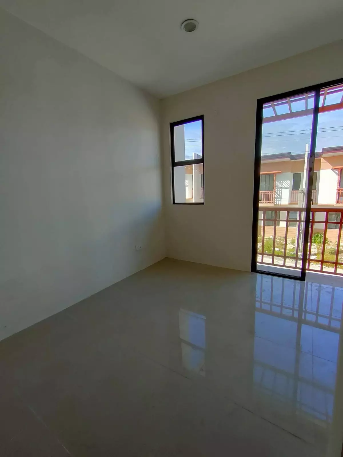 Casa Mira South Townhouse — Townhouse in Naga, Cebu, Philippines — Photo 4