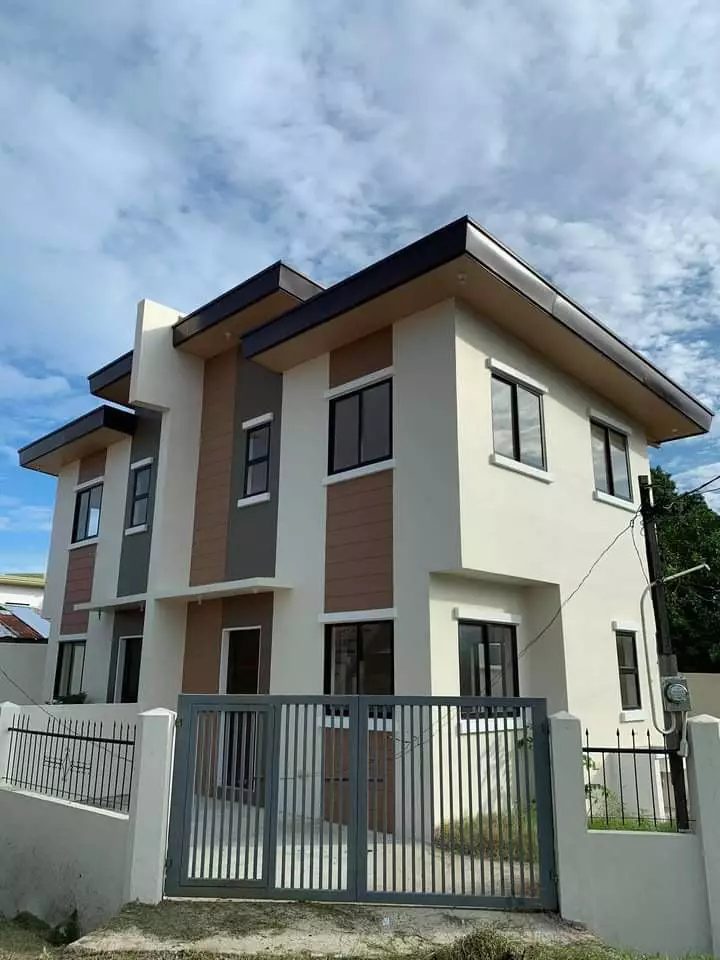  2 Story Duplex BrandNew House&Lot  - photo 5