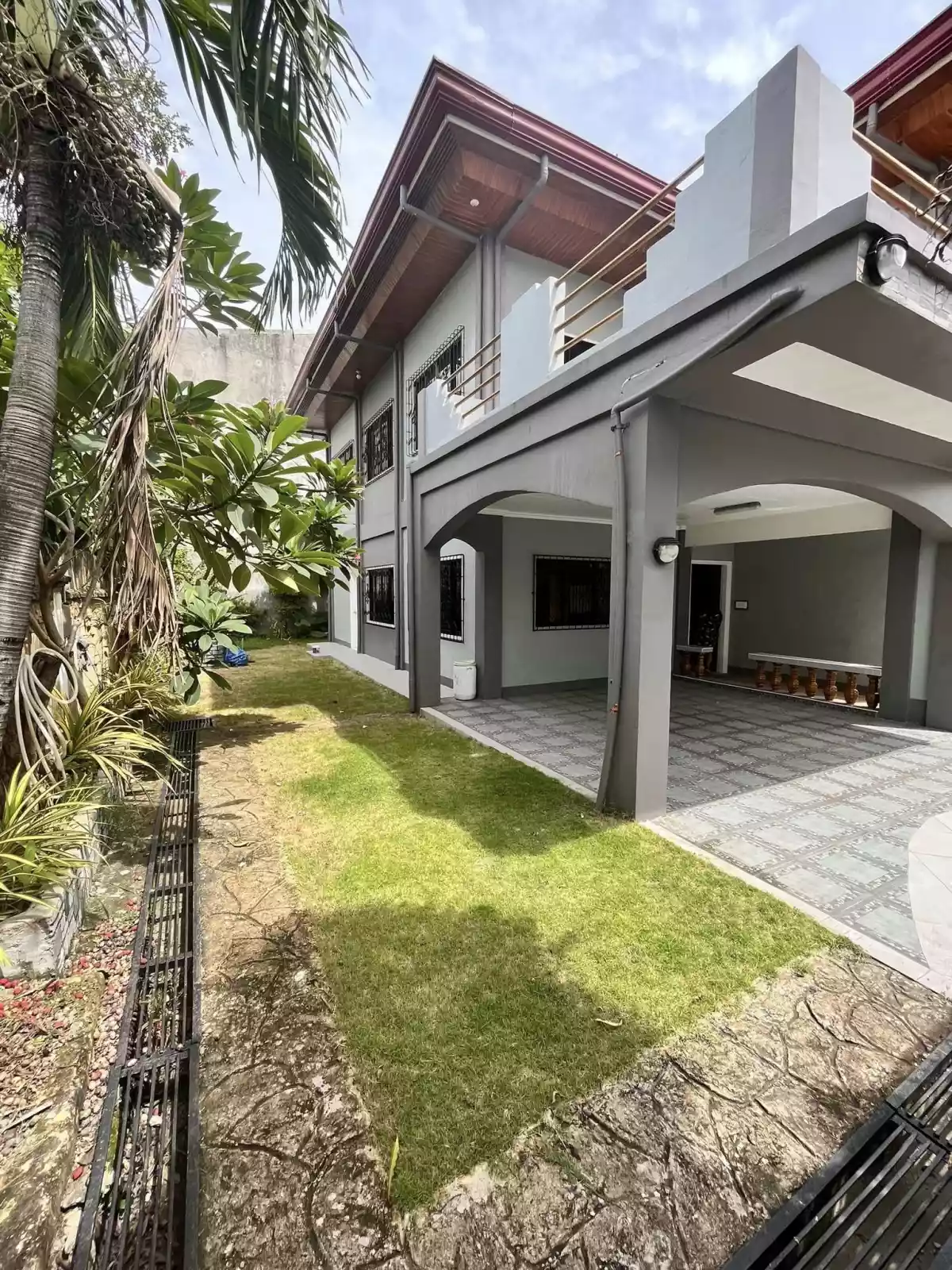 6 BEDROOM HOUSE AND LOT IN MANDAUE CITY, CEBU