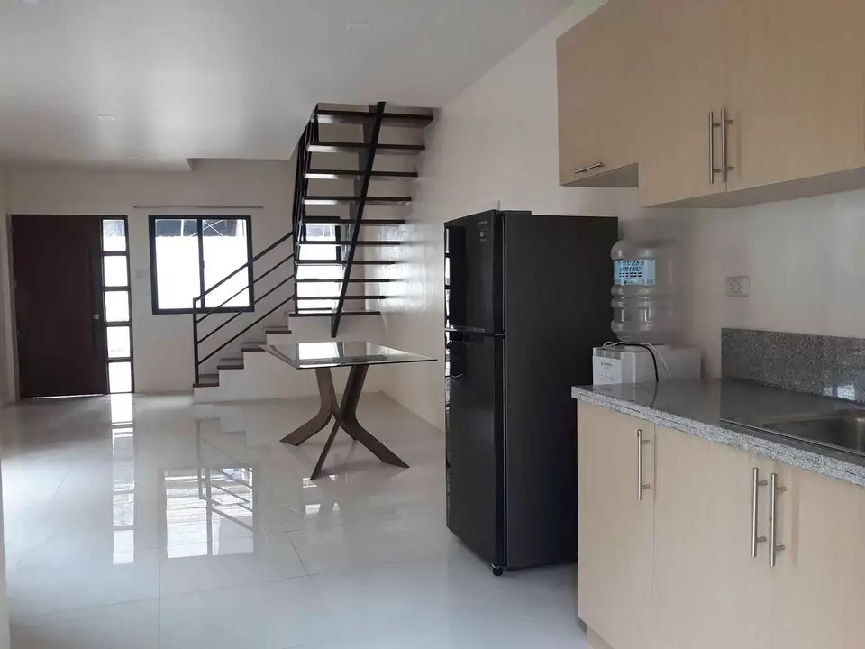For Rent 5bedrooms Brandnew Duplex House and lot near Ateneo  De Cebu Canduman Mandaue city - photo 2