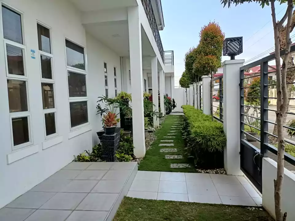 Two story house fully furnished at Fuente de villa abrille high end subdivision, tulip drive — House and Lot in Tulip Drive, Talomo, Davao City — Photo 3