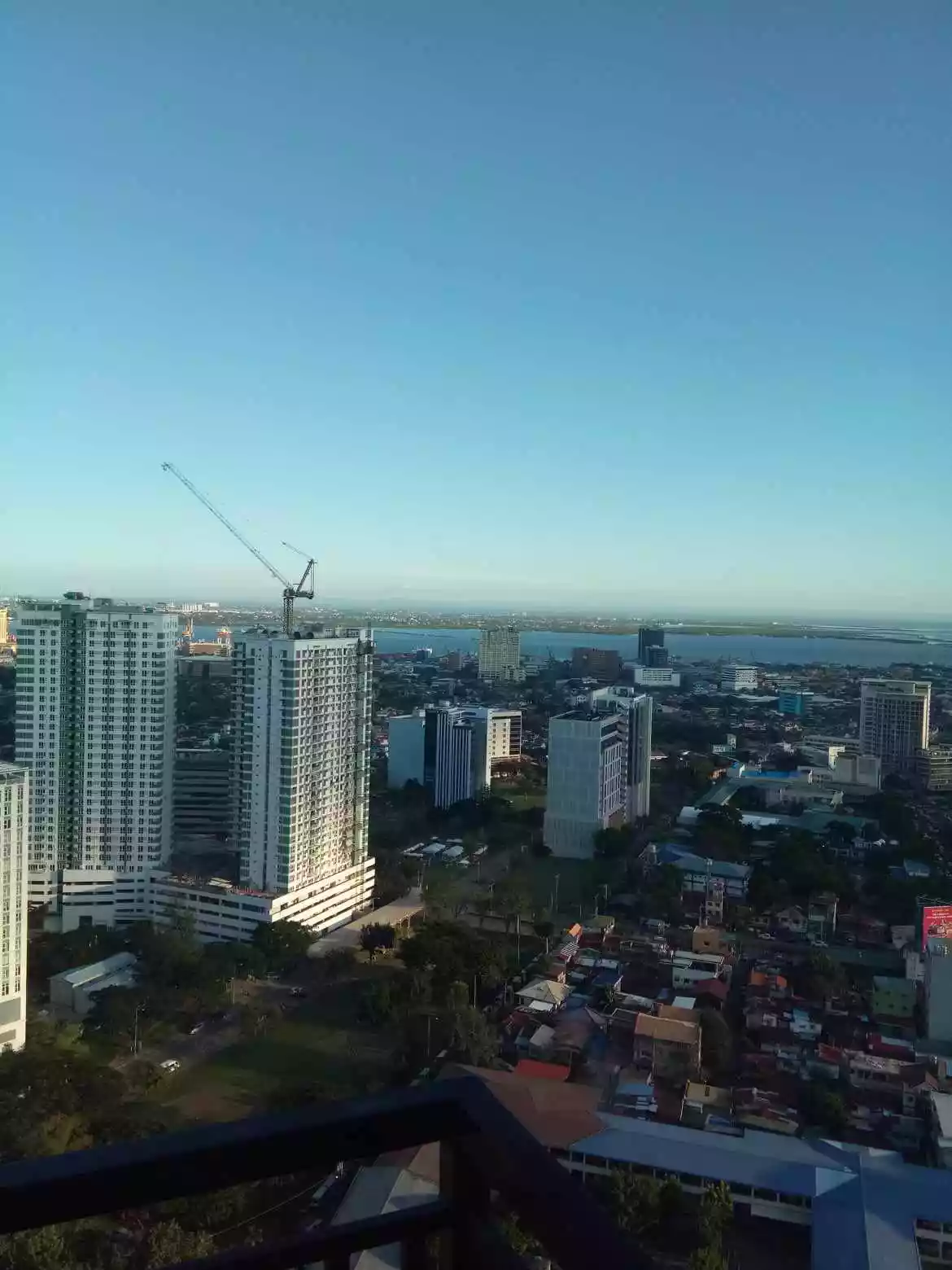City scape grand tower — Studio in Mandaue City, Philippines — Photo 6